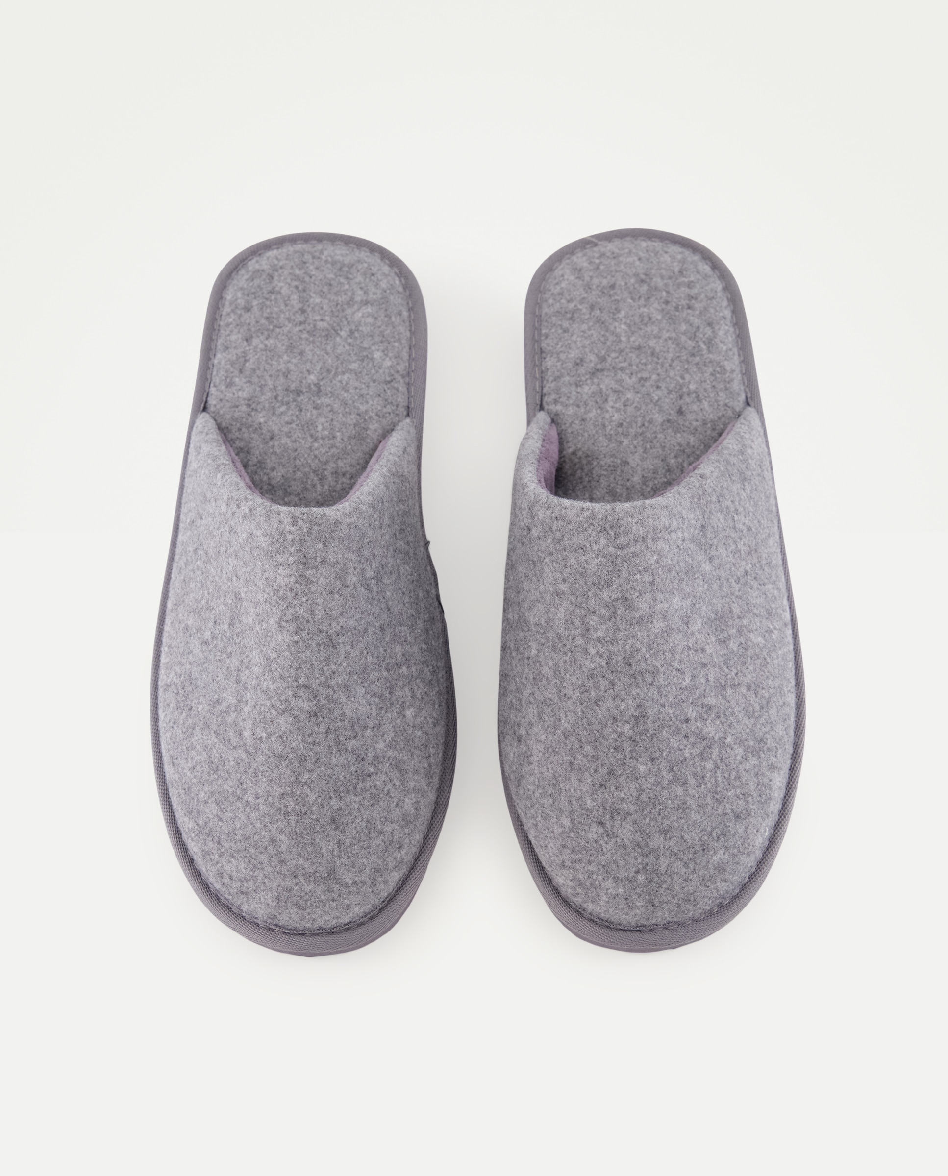 Zapatilla de hombre abierta de fieltro con piso ligero Gris claro-4