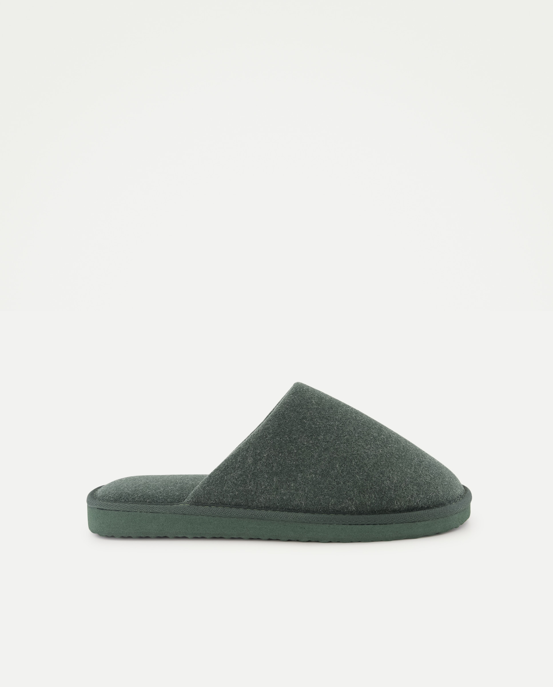 Imagen 0 de Zapatilla de hombre abierta de fieltro con piso ligero