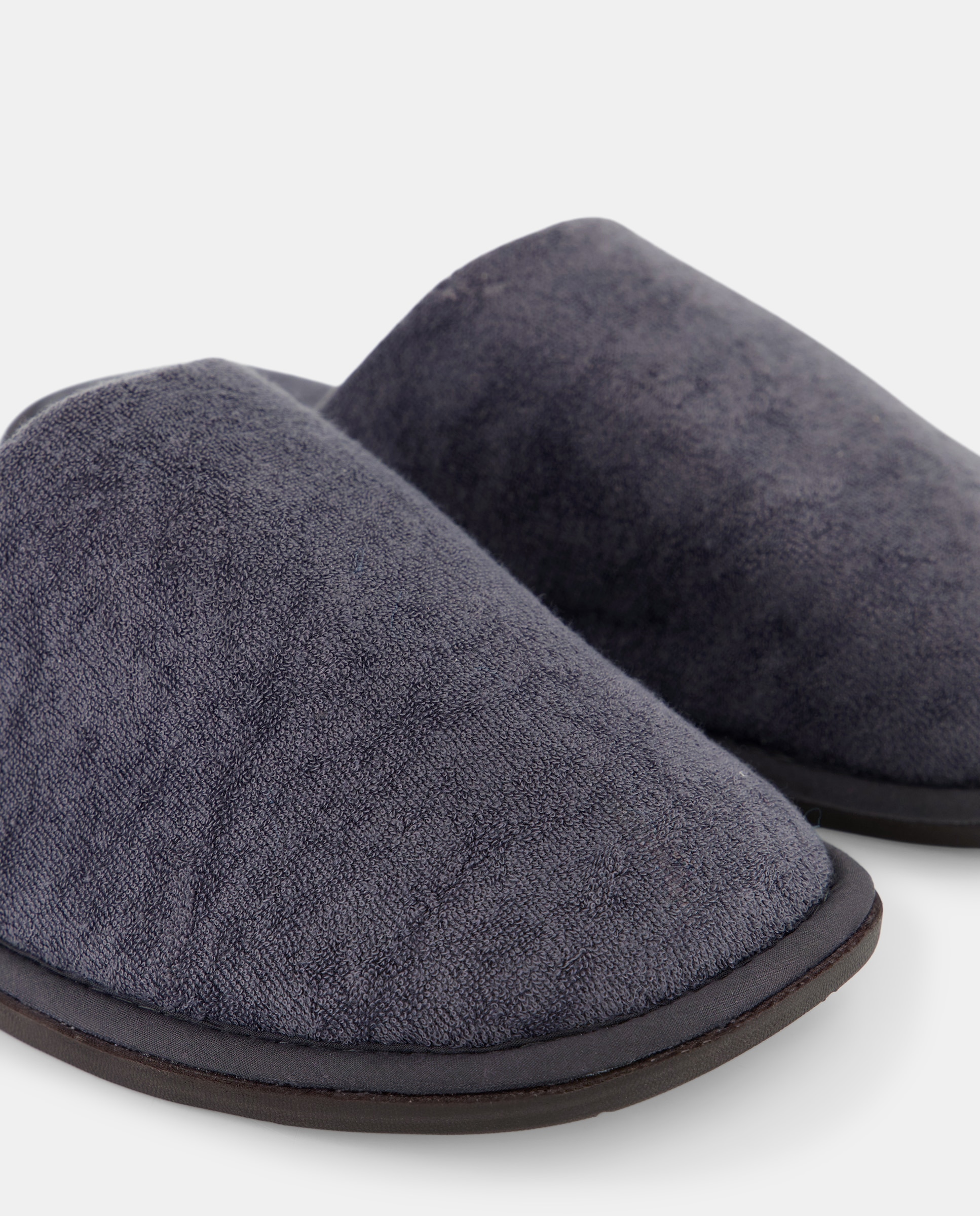 Zapatilla rizo con piso de goma Gris-5