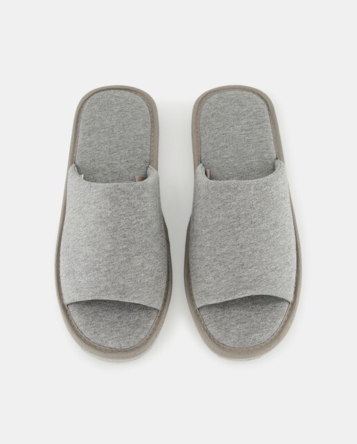 Zapatilla jersey con piso ligero