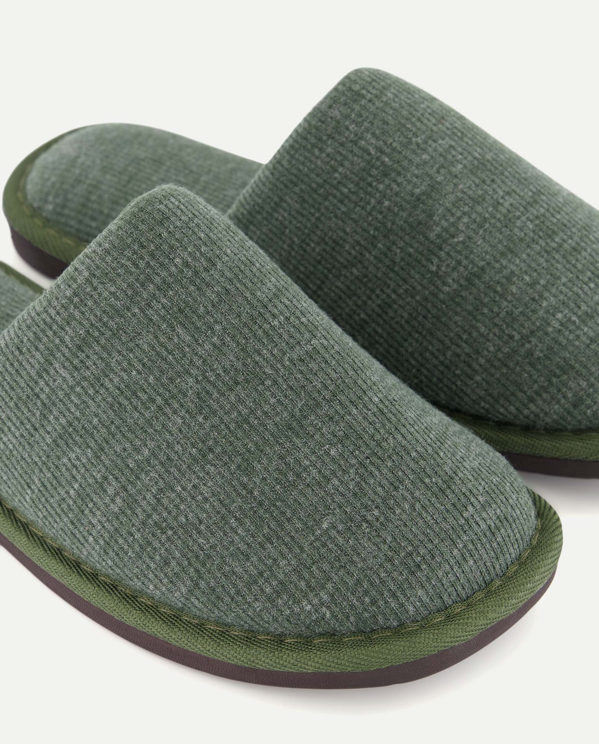 Zapatilla jersey con piso de goma Verde-5