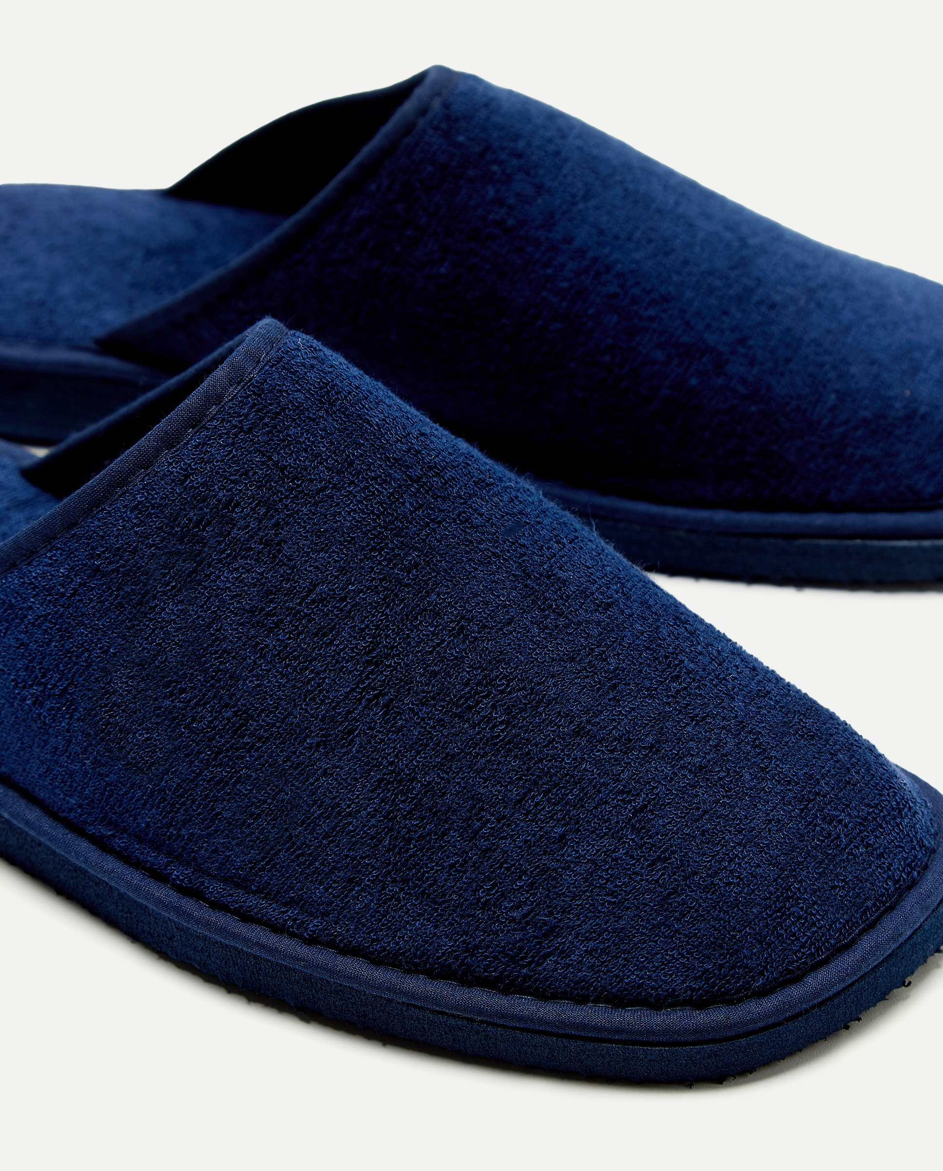 Zapatilla rizo con piso de goma ligero Azul marino-5