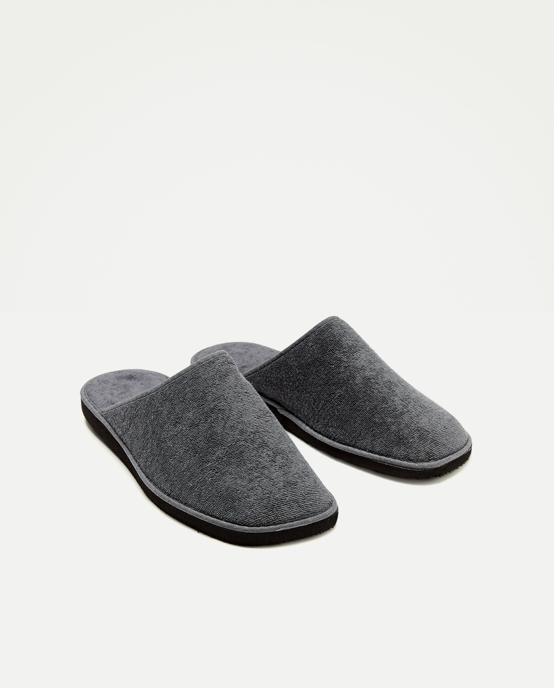 Zapatilla rizo con piso de goma ligero 820 Gris medio-2