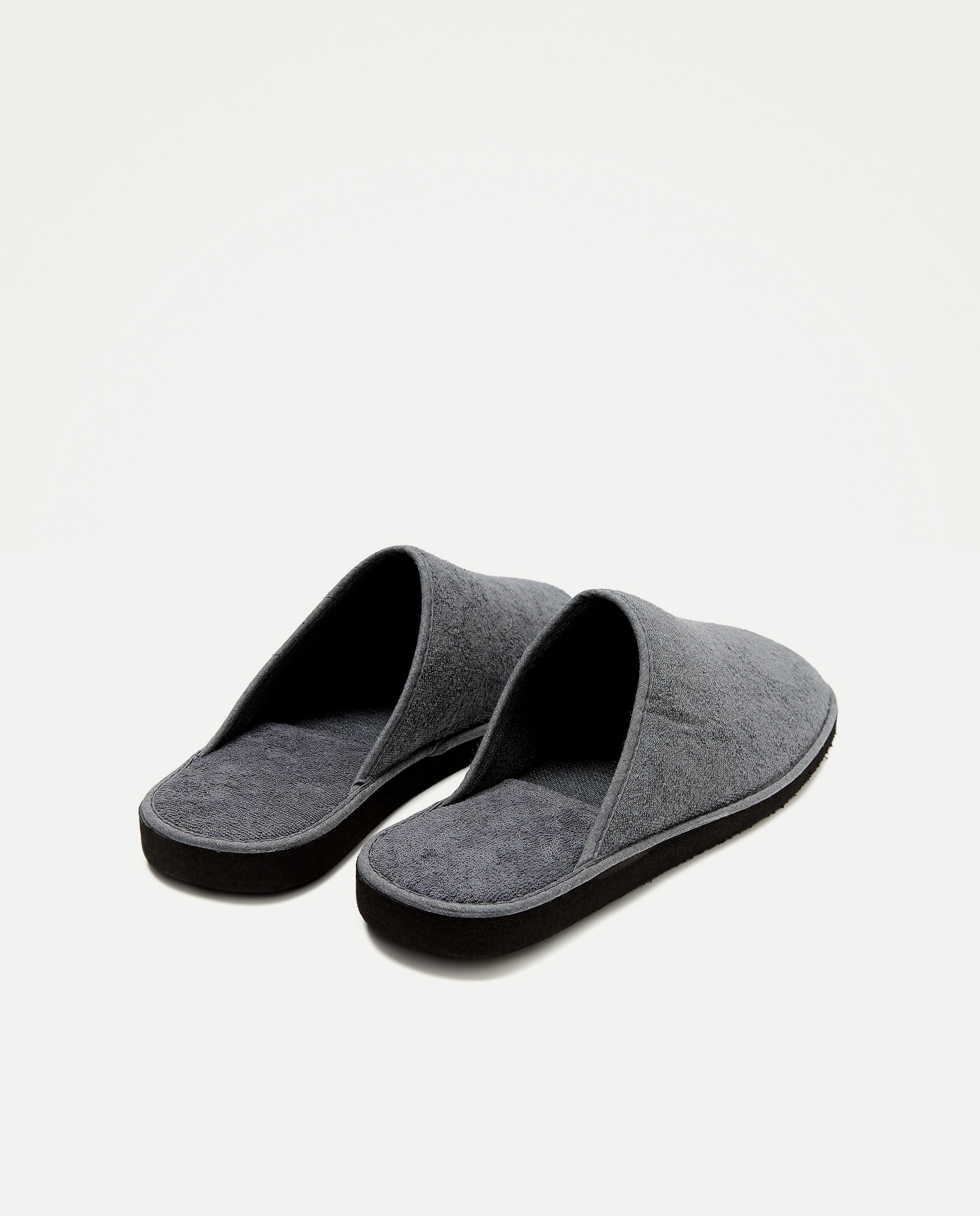 Zapatilla rizo con piso de goma ligero 820 Gris medio-3