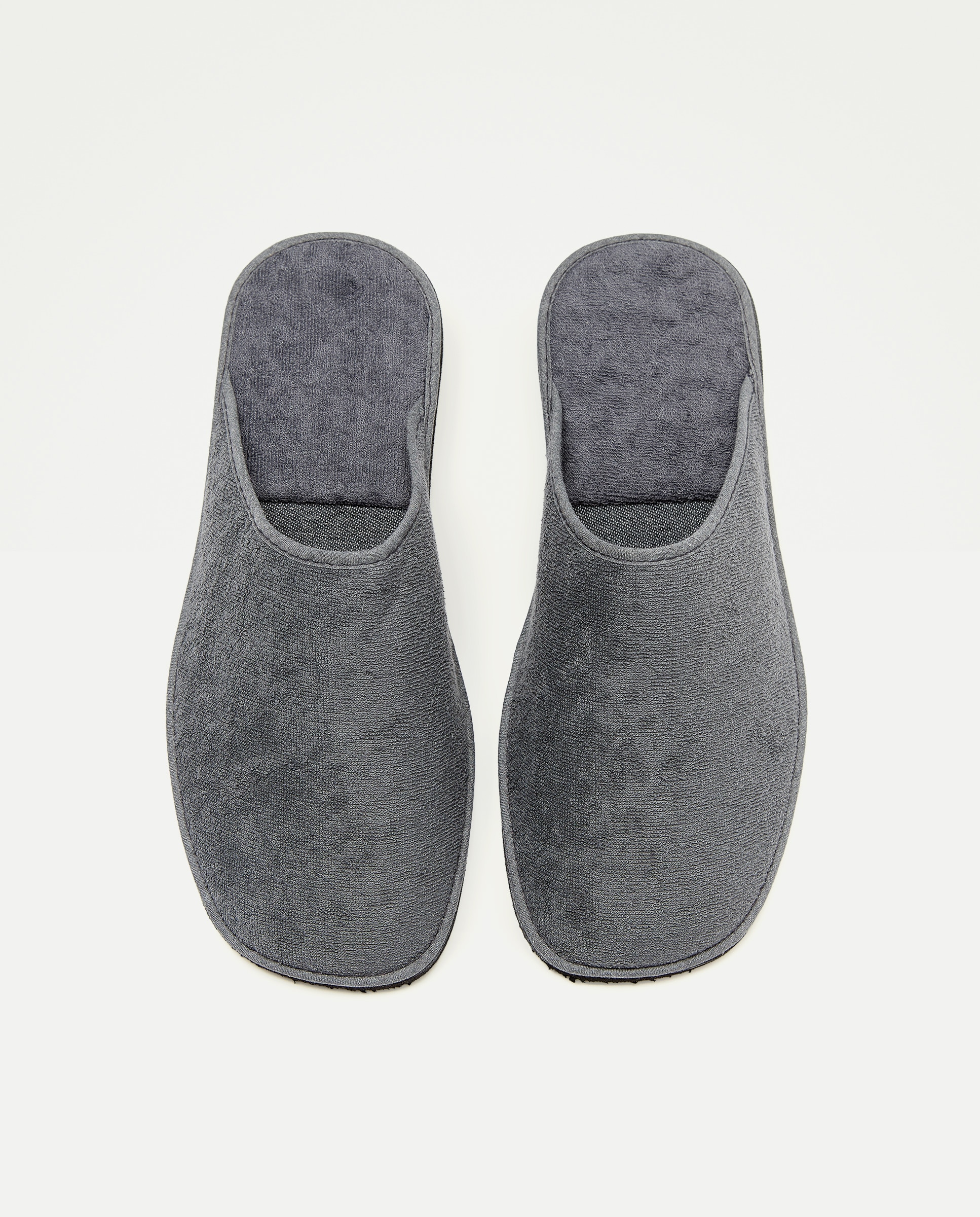 Zapatilla rizo con piso de goma ligero 820 Gris medio-4