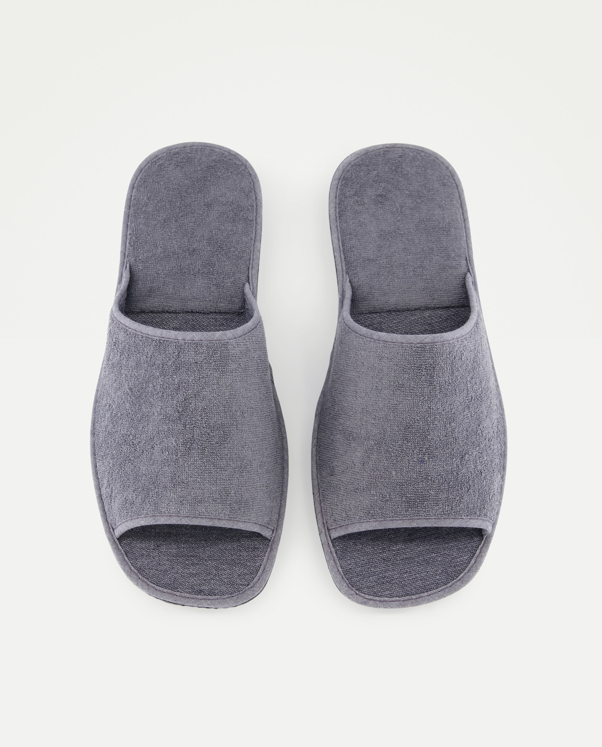 Zapatilla abierta  rizo con piso de goma ligero 820 Gris medio-4