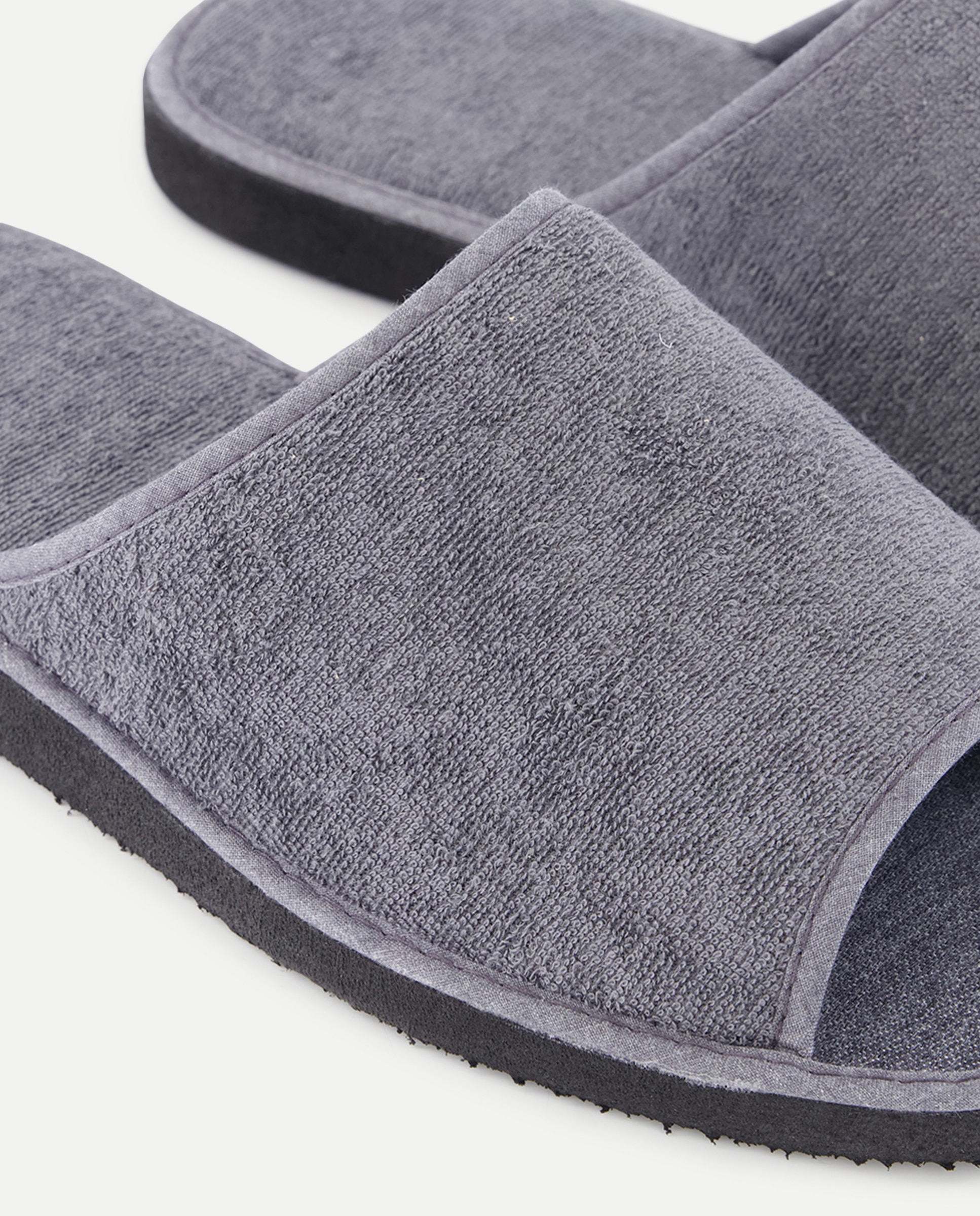 Zapatilla abierta  rizo con piso de goma ligero 820 Gris medio-5