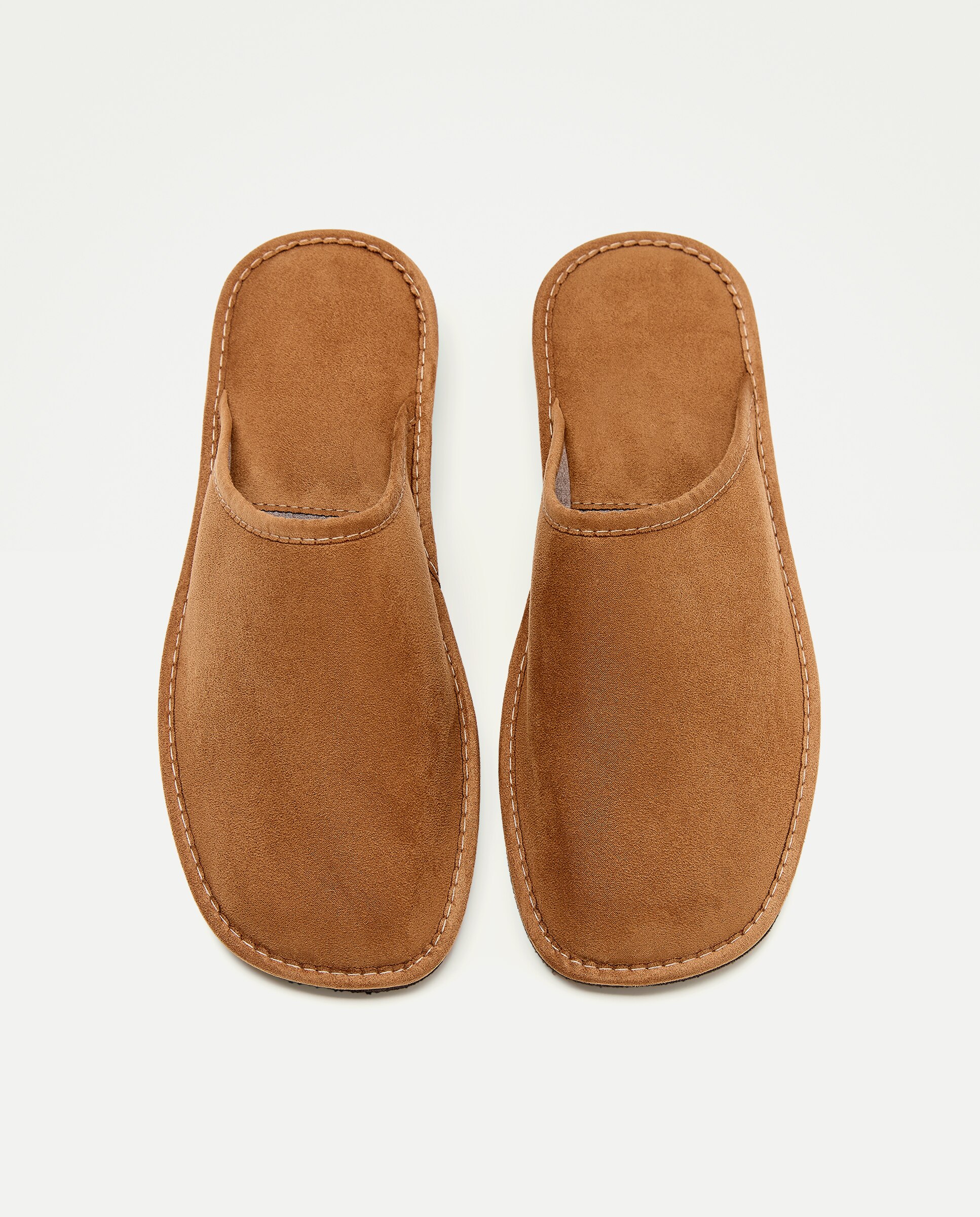 Zapatilla suede con piso de goma ligero Tostado-4