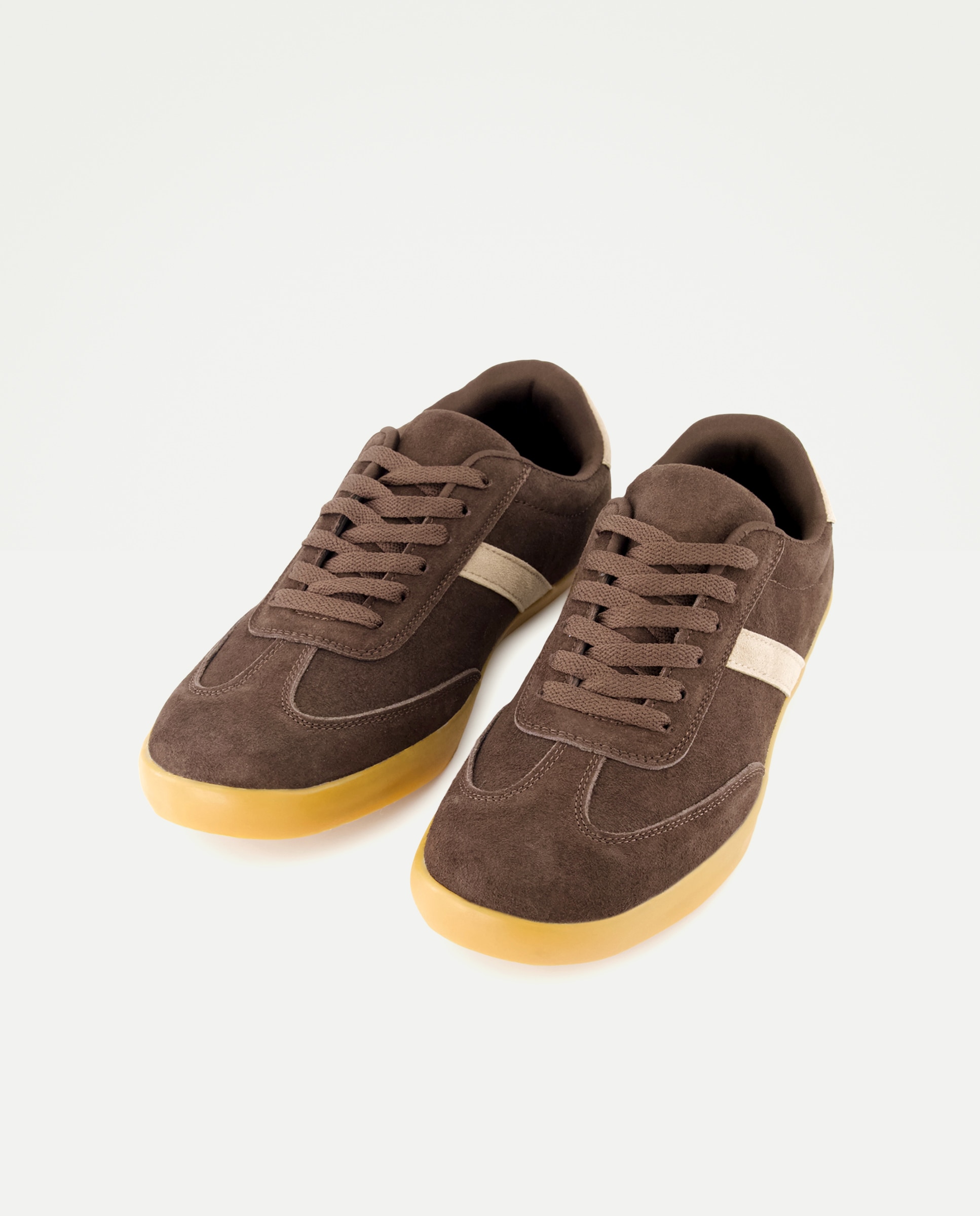 Deportivo cordones de hombre de serraje con piso de goma Marrón-2