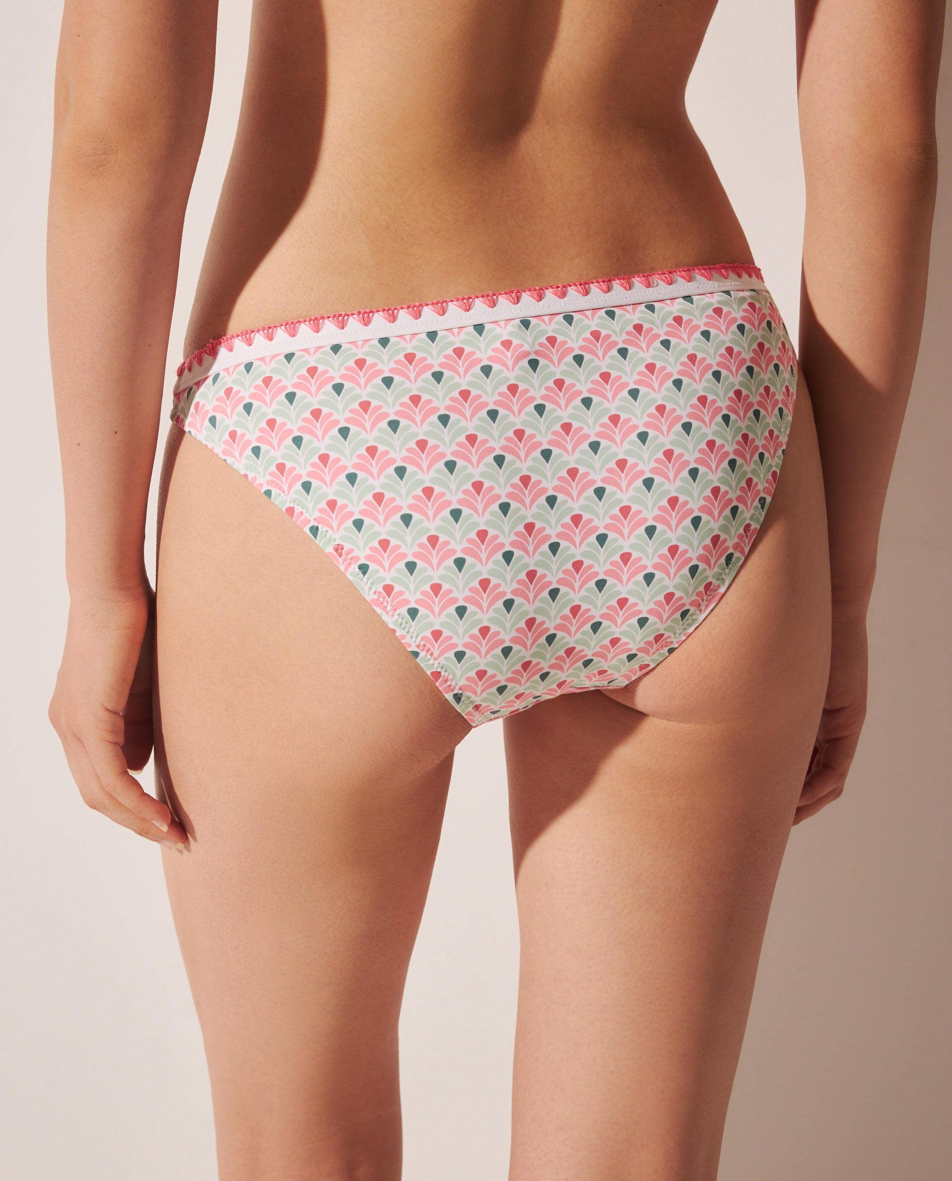 Tanga Étnica com Festão 200 Rosa-3