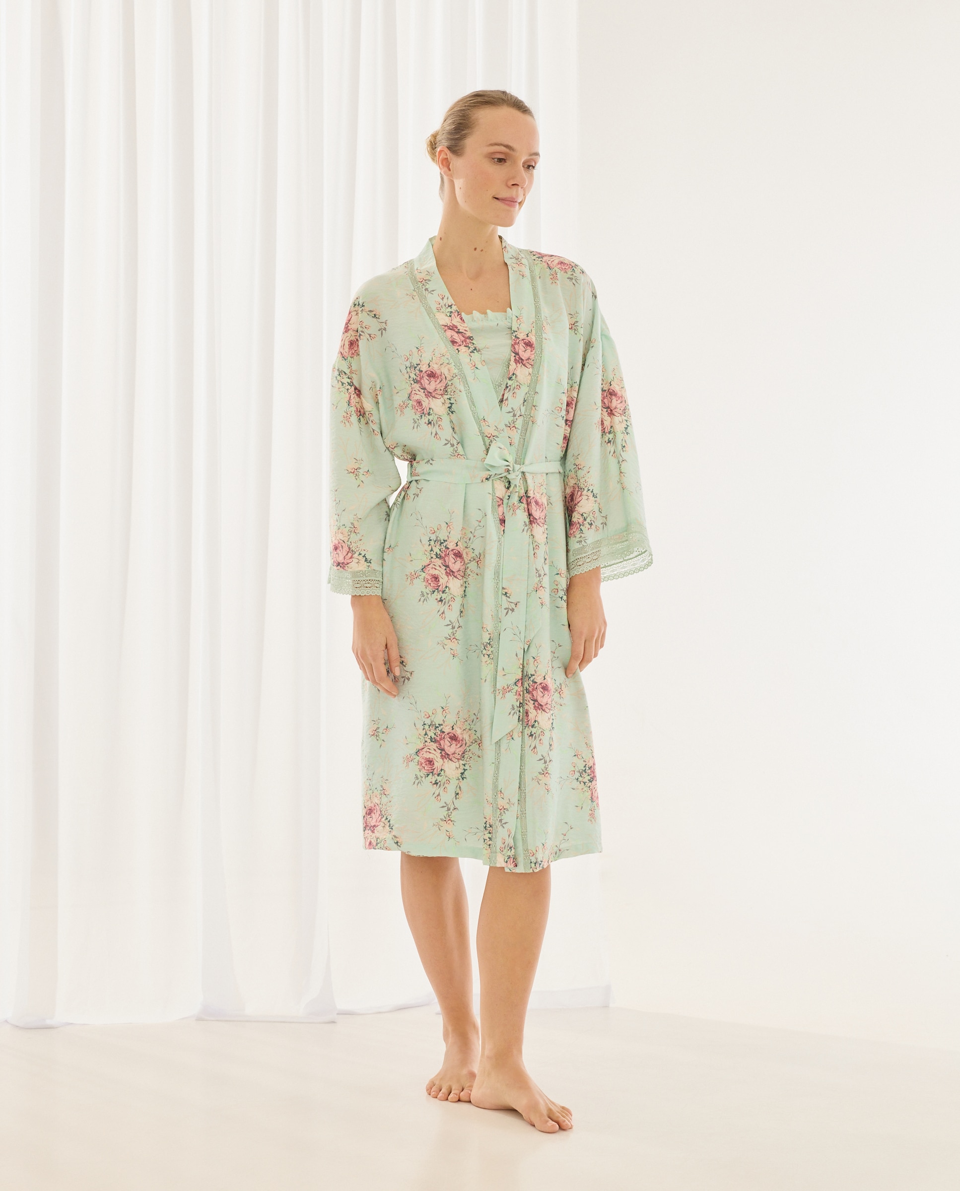 Imagem 0 de Robe Cruzado com Estampado Floral