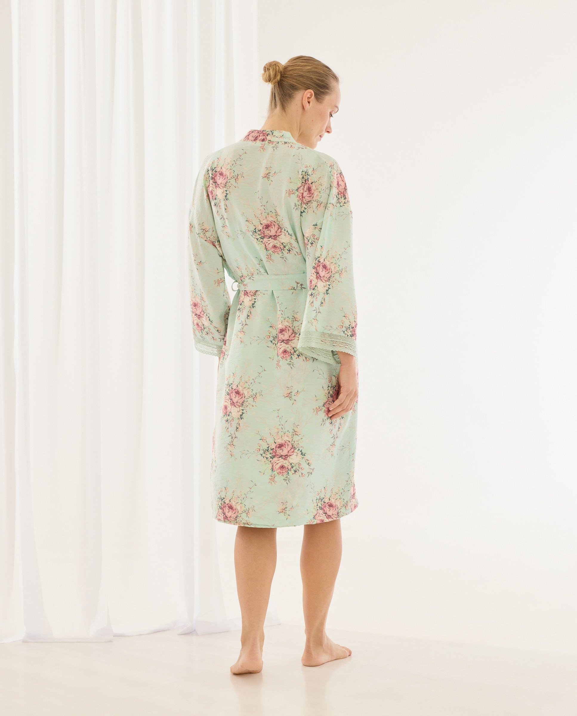 Robe Cruzado com Estampado Floral Verde-2