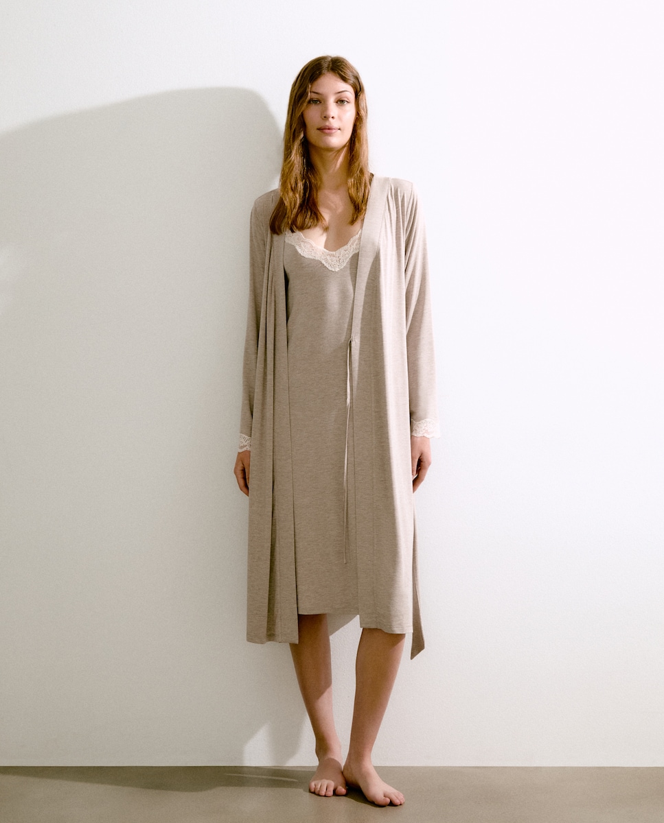Robe com Rebordo de Renda Vison Claro-1
