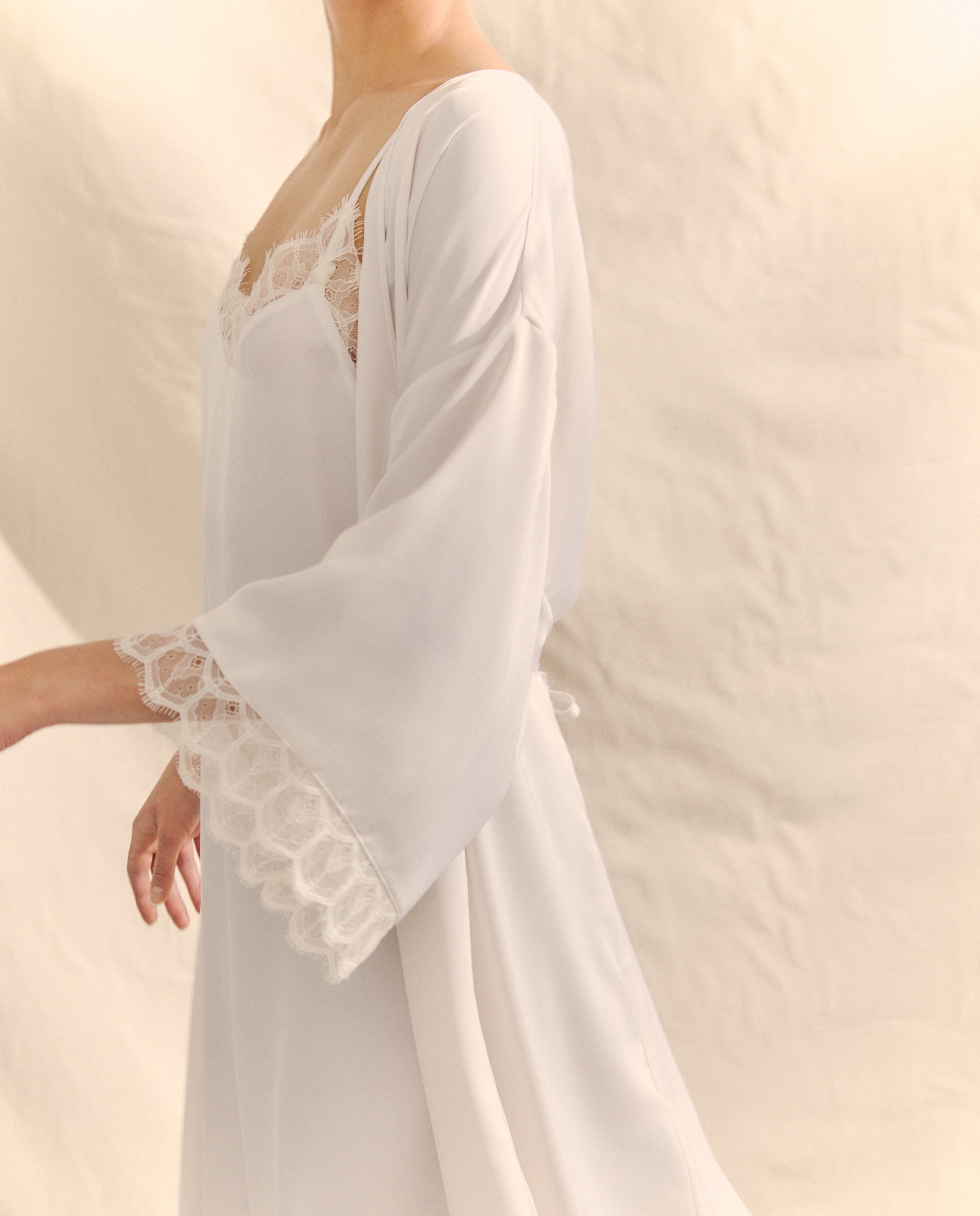 Robe Acetinado Branco-3