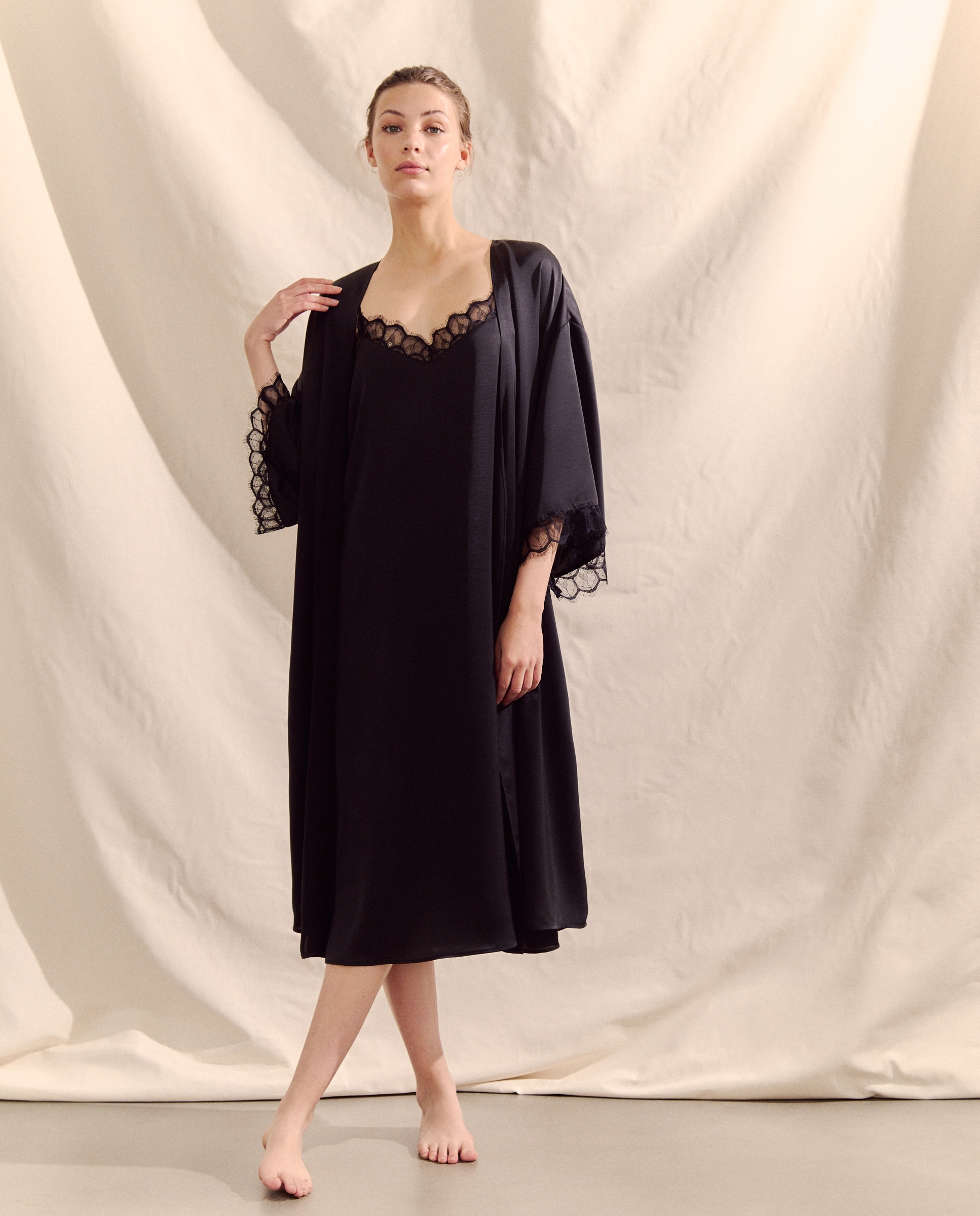 Robe Acetinado Preto-2