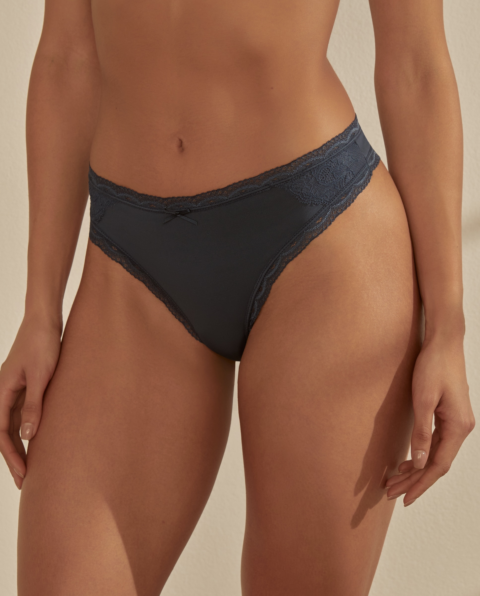Tanga em Microfibra com Detalhe 430 Azul Escuro-1