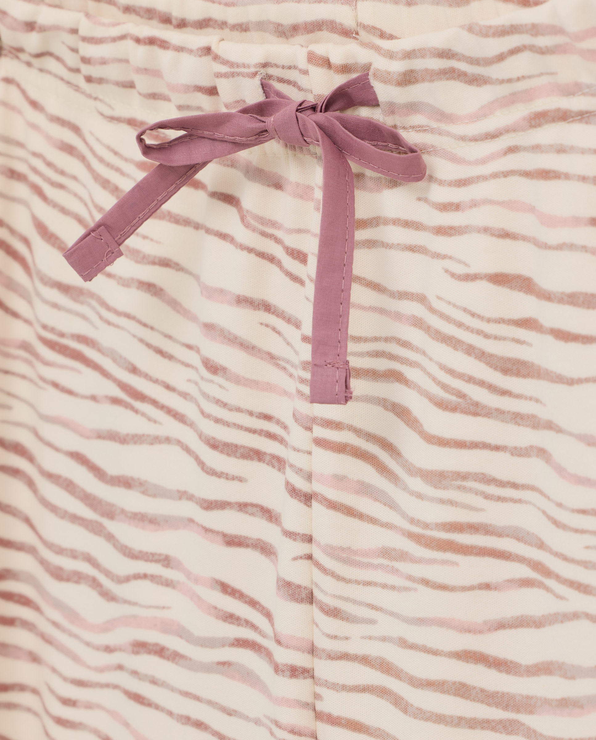 Pijama Tipo Camiseiro com Estampado e Detalhes em Cetim Rosa-4