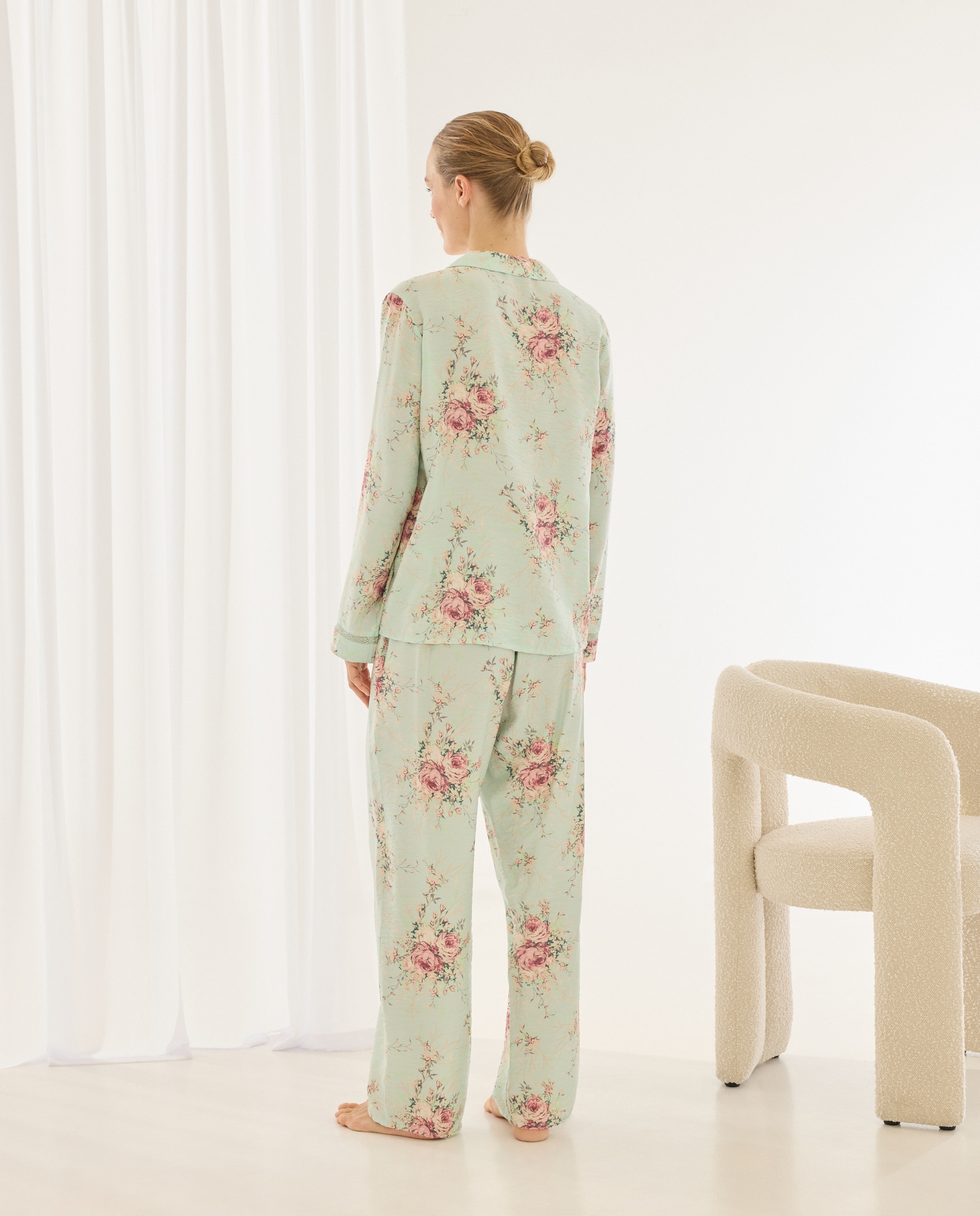 Pijama de Estampado Floral com Laço Verde-2