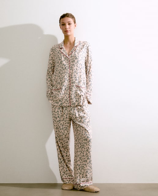 Imagen 0 de Pijama de mujer estampado botones