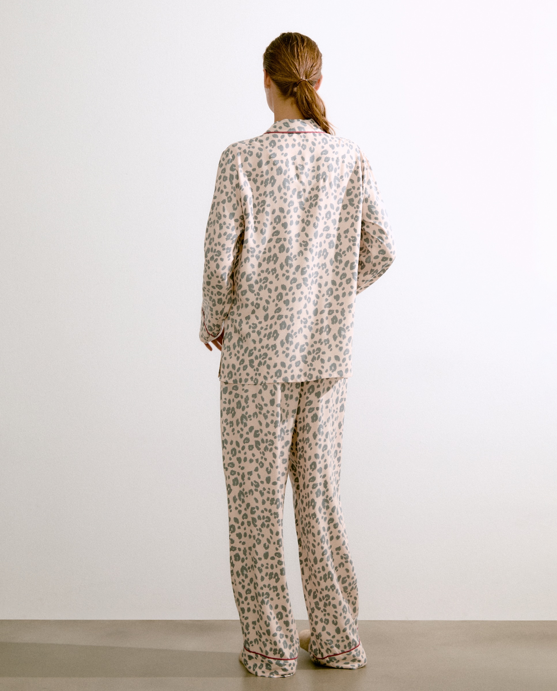 Pijama com Estampado e Botões Branco-2