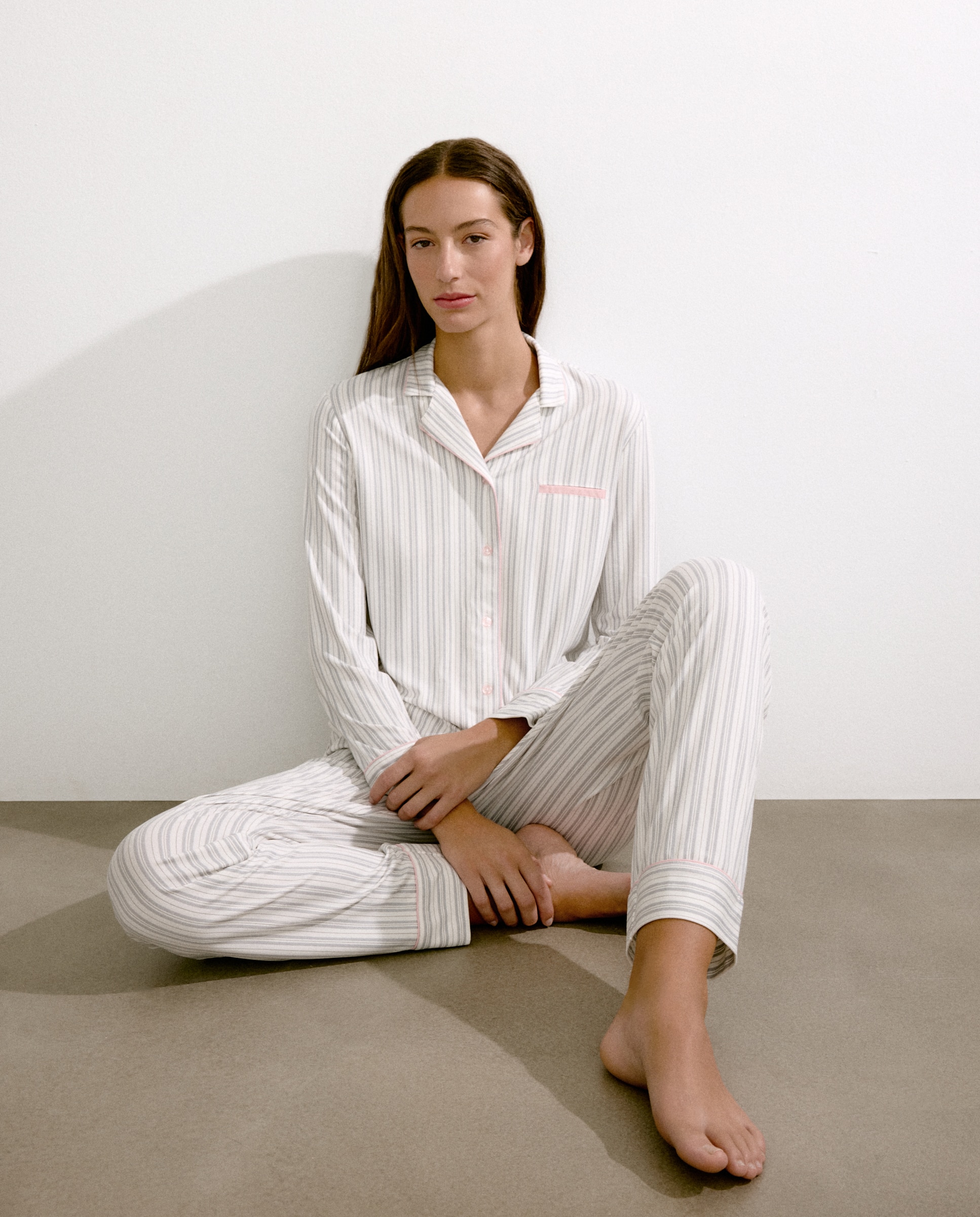 Pijama Camiseiro às Riscas Cinzento-claro-1