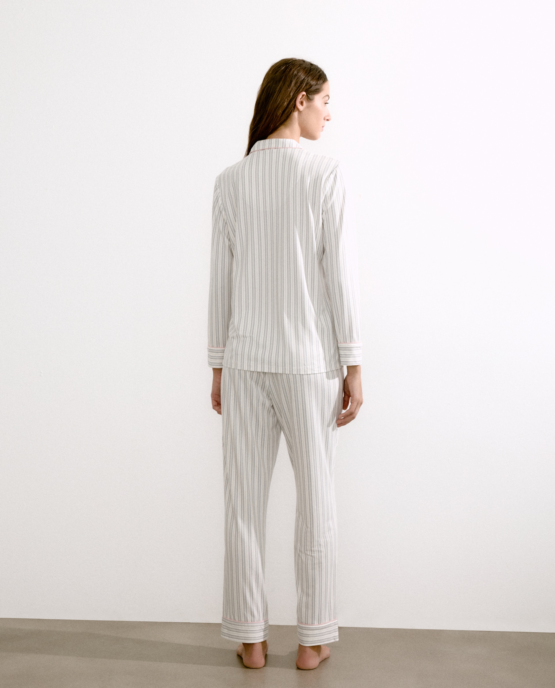 Pijama Camiseiro às Riscas Cinzento-claro-3