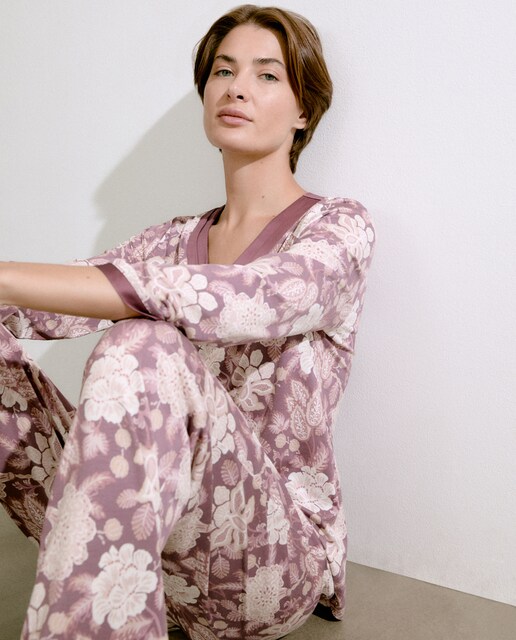 Imagen 0 de Pijama floral escote en pico