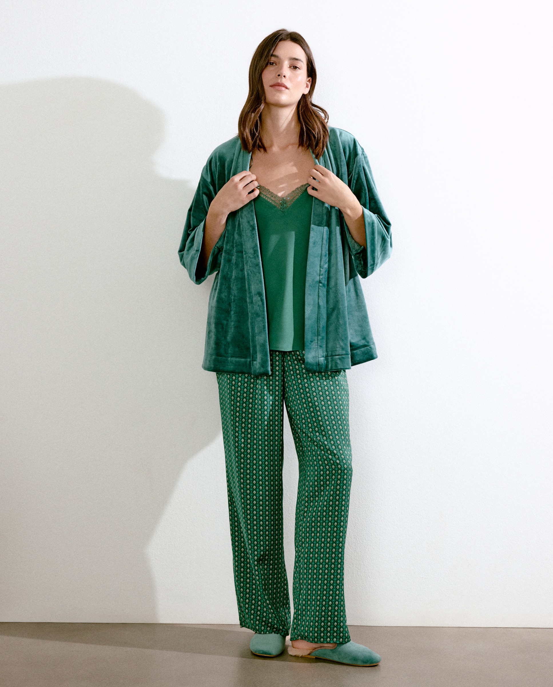 Pijama de Alças com Renda na Gola Multicolor-2