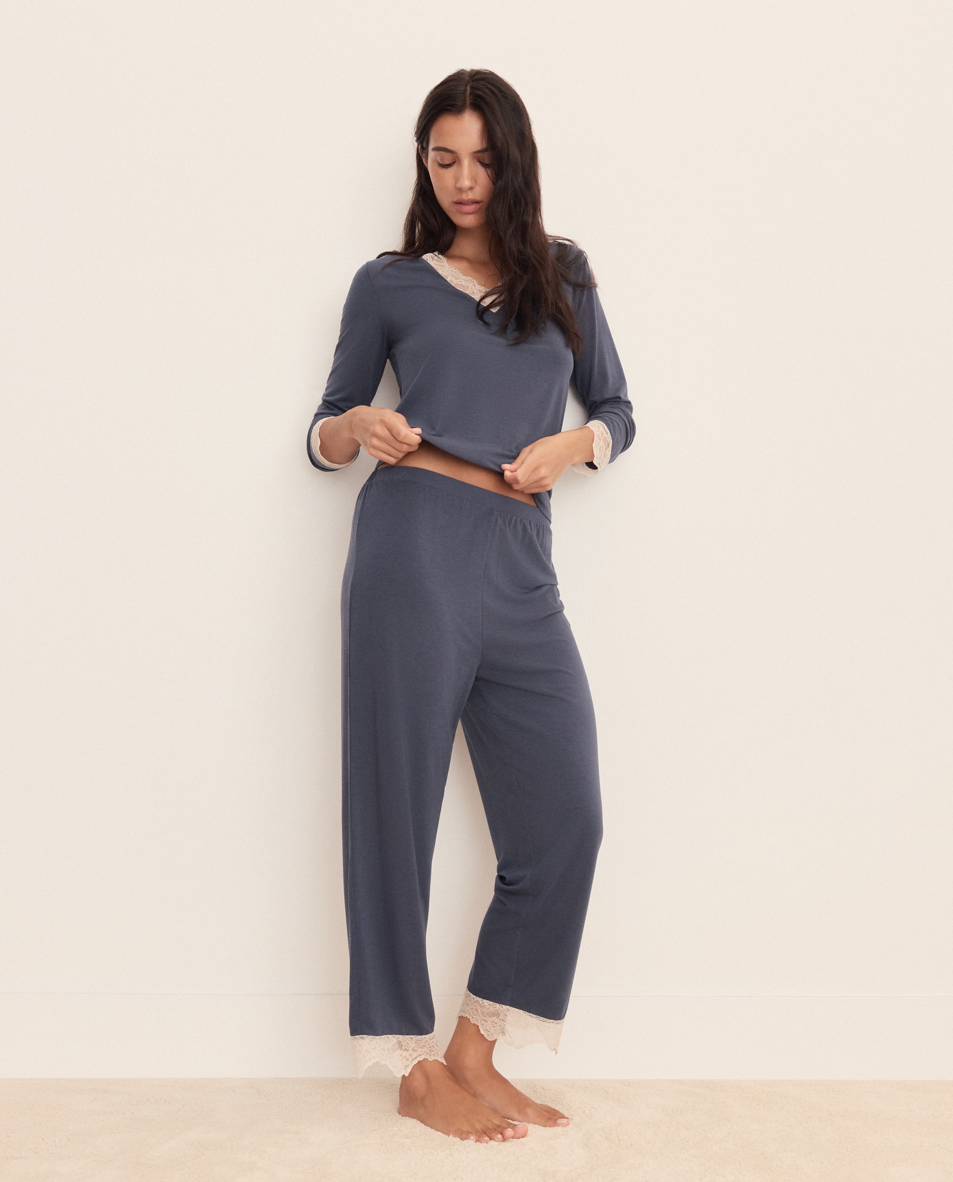 Pijama com Detalhes na Gola Azul Tinta-2