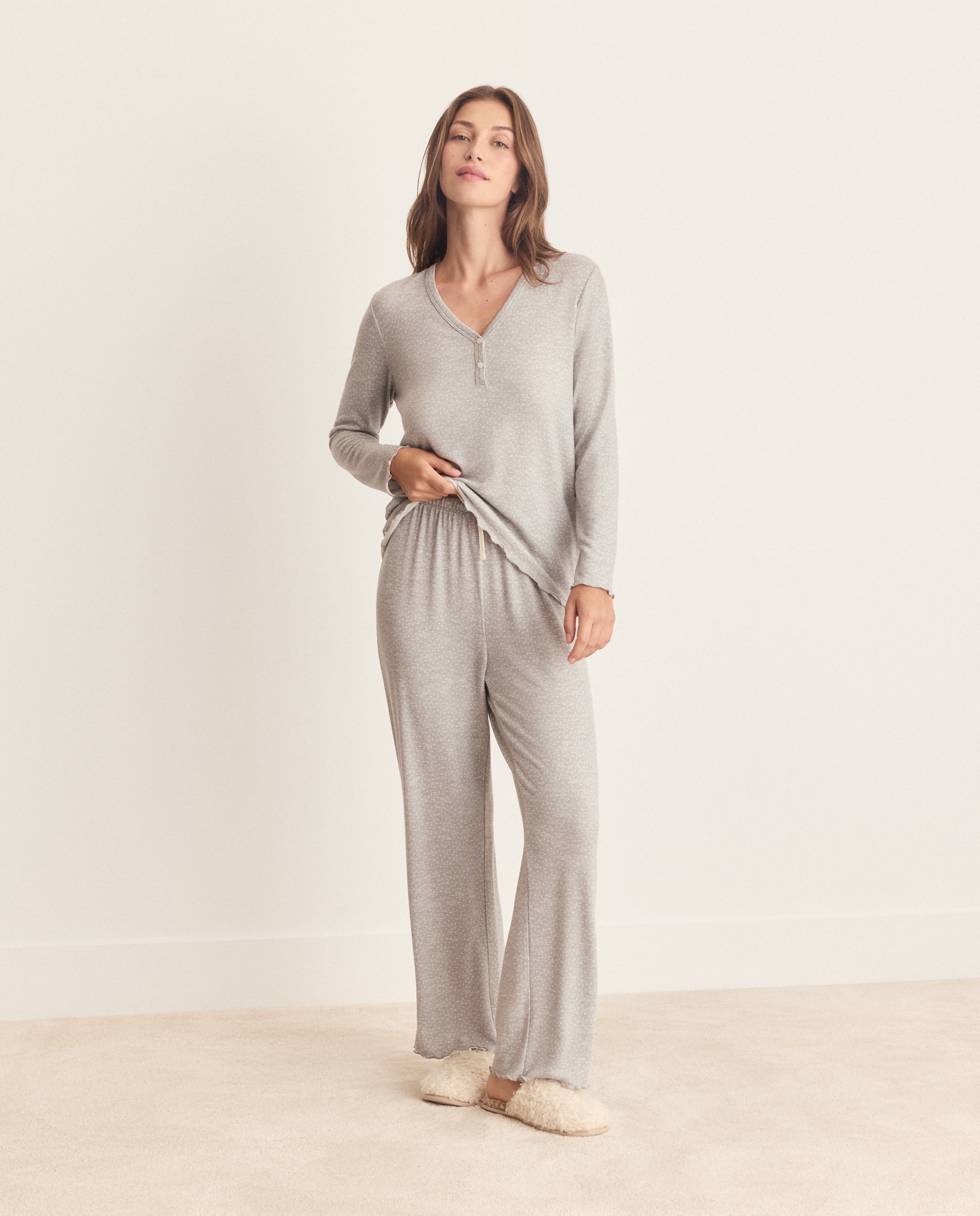 Imagen 0 de Pijama completo con topitos de mujer Gris claro