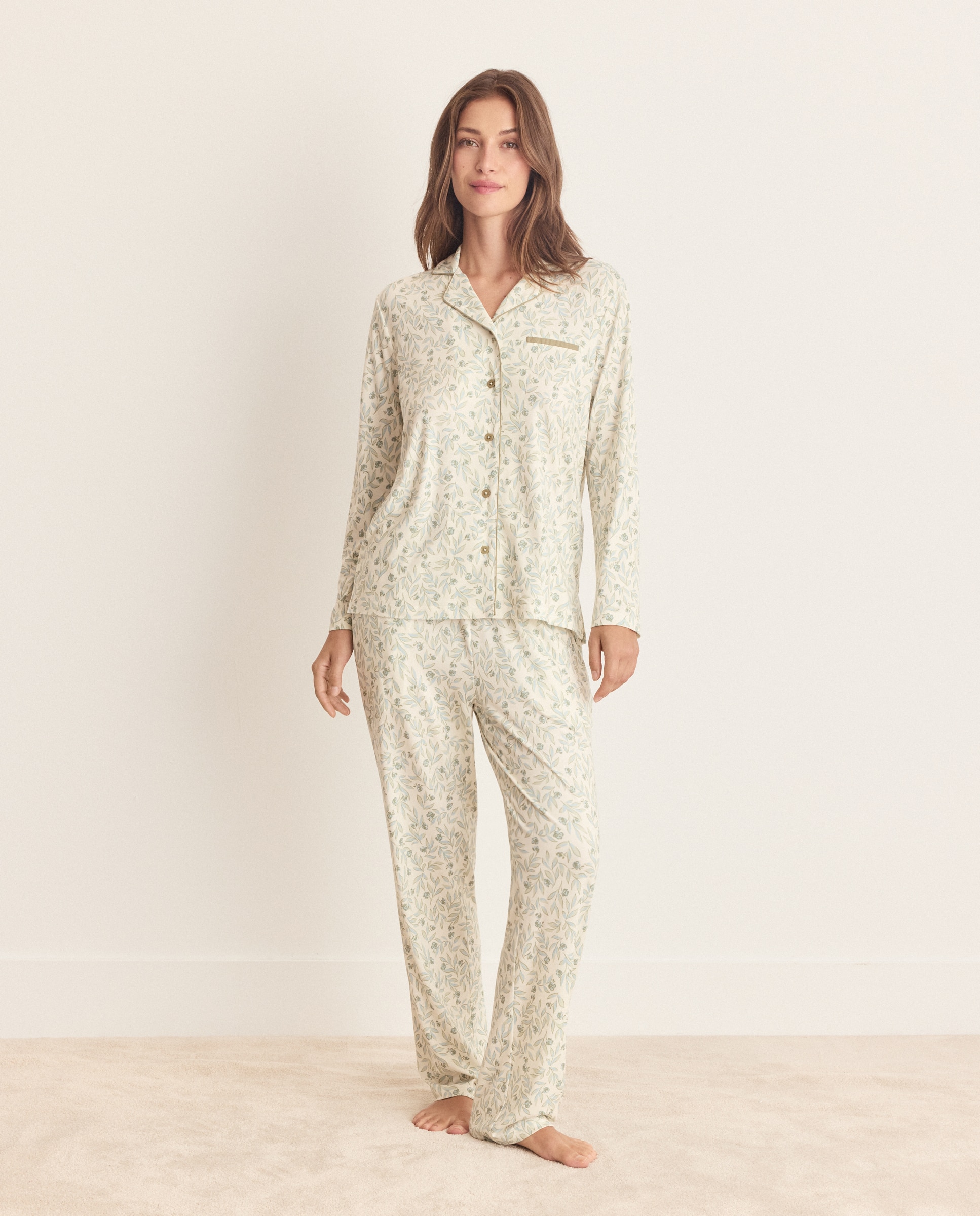 Imagen 0 de Pijama camisero estampado floral detalles contraste Verde