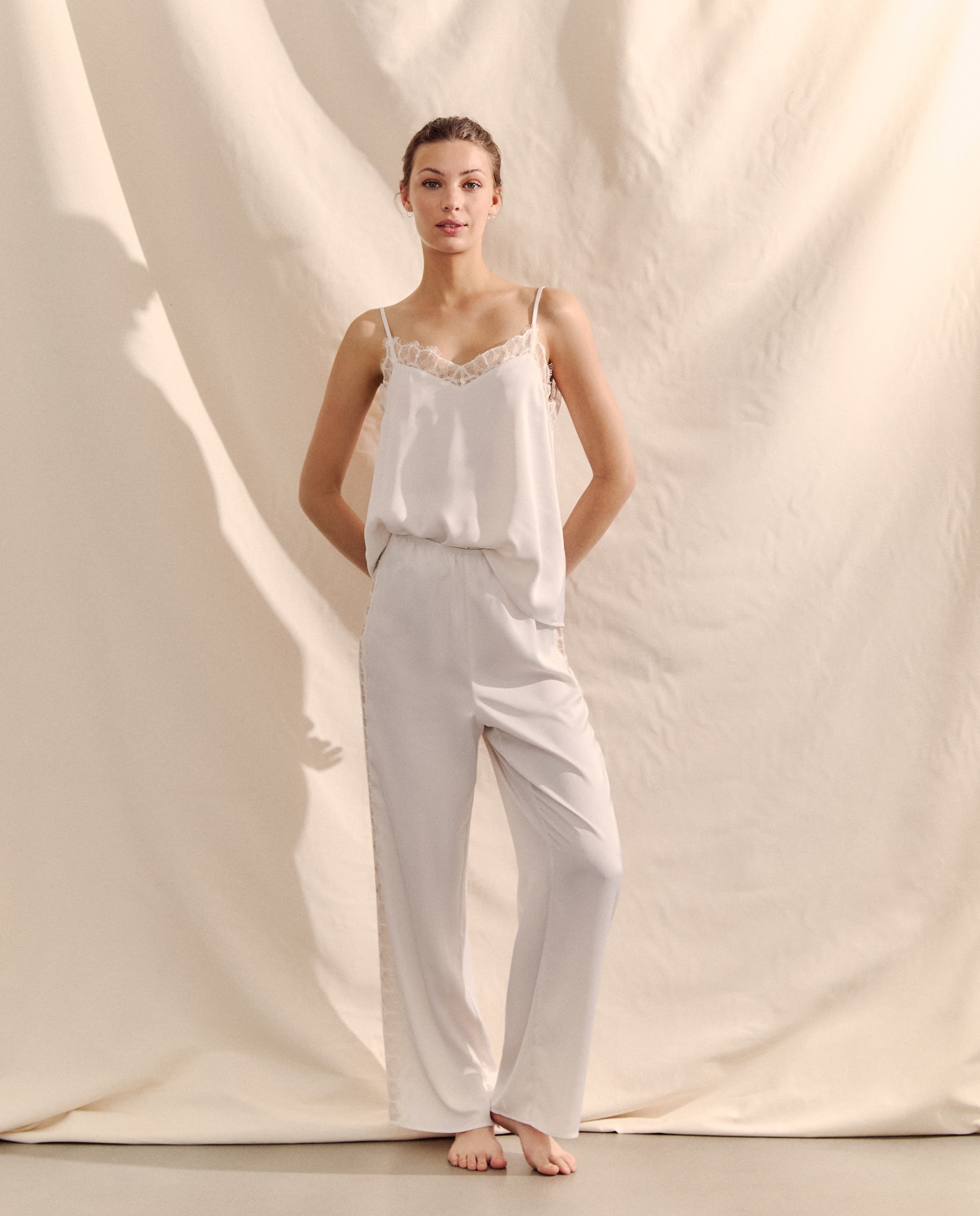 Pijama Acetinado com Alças Branco-1