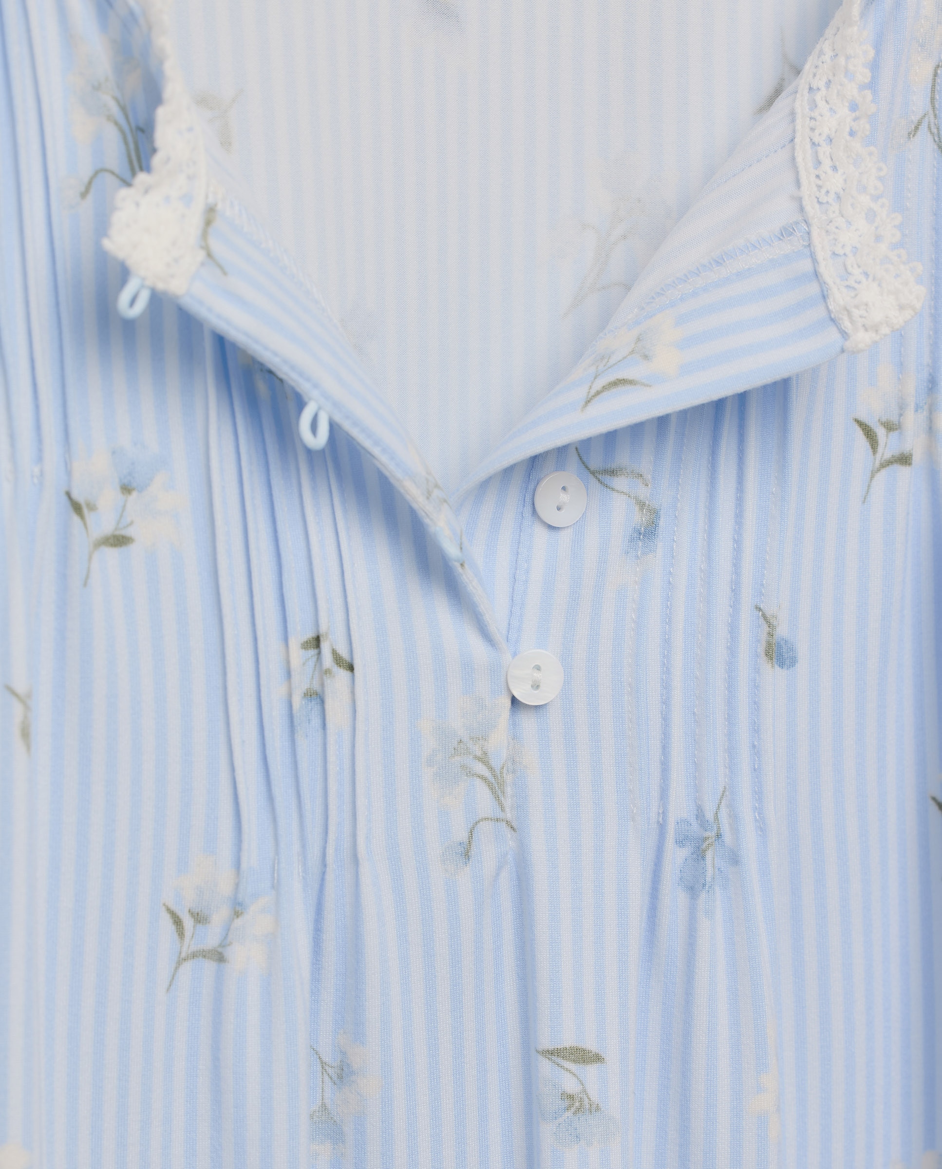 Camisa de Dormir com Decote em Bico e Detalhes Florais 410 Azul Claro-4