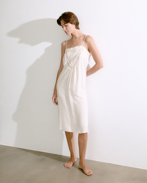 Imagem 0 de Camisa de Dormir de Alças com Detalhes com Renda