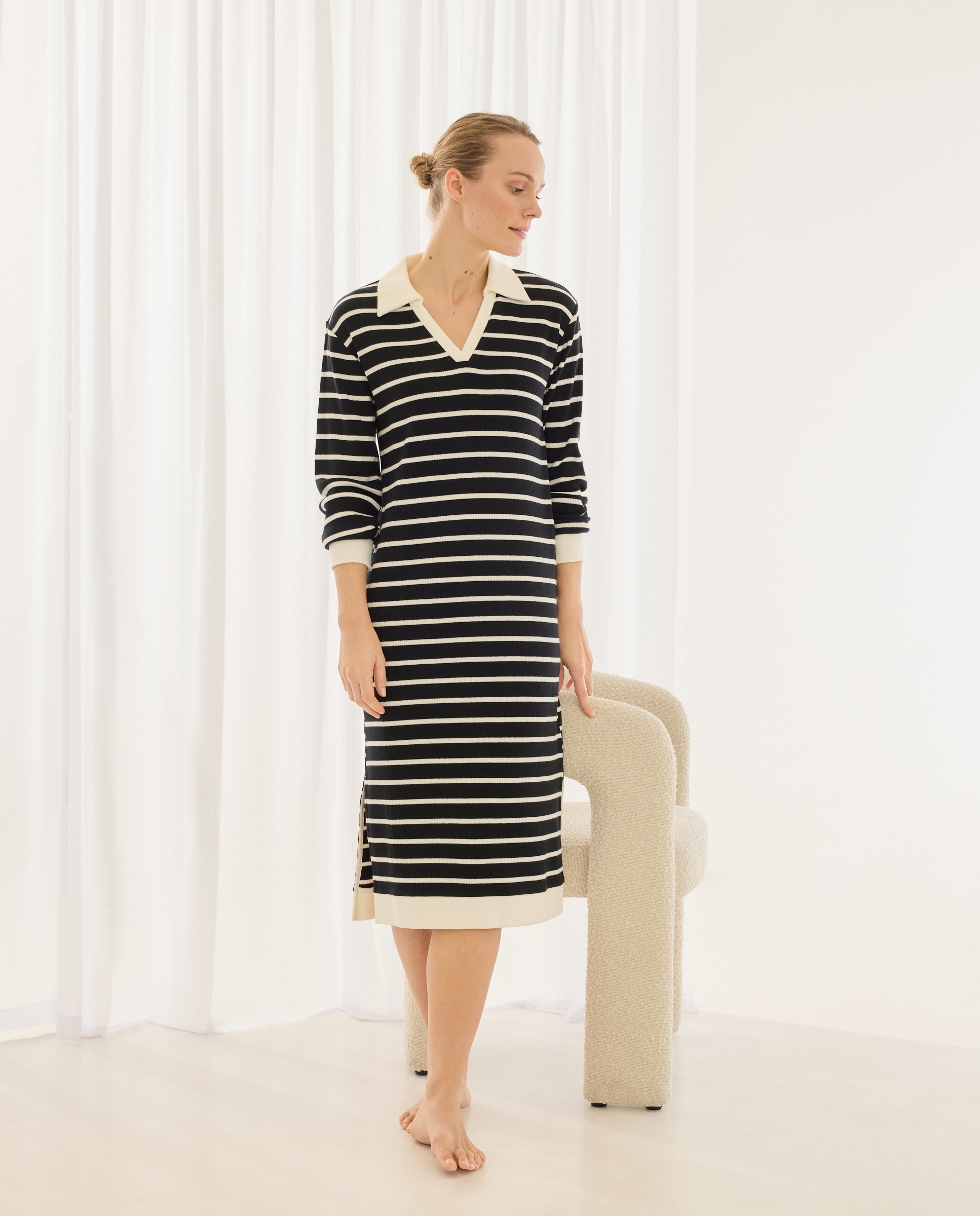 Imagem 0 de Vestido Tipo Polo às Riscas