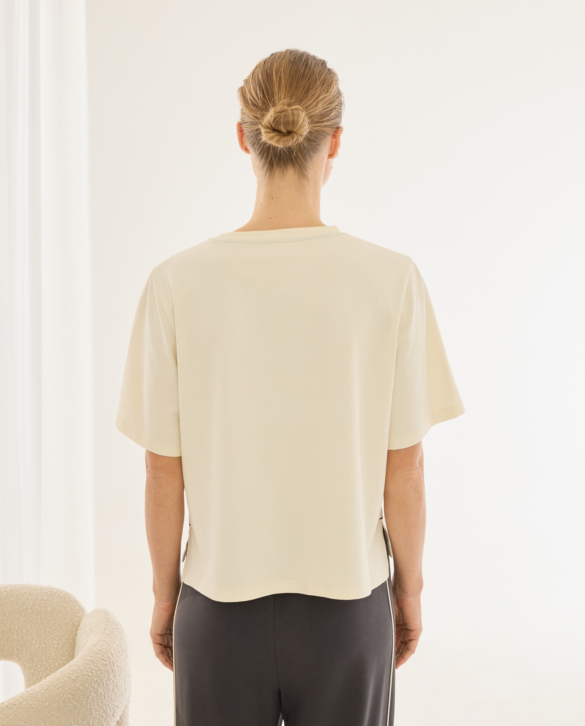T-shirt Lisa com Decote Redondo Branco-marfim-3