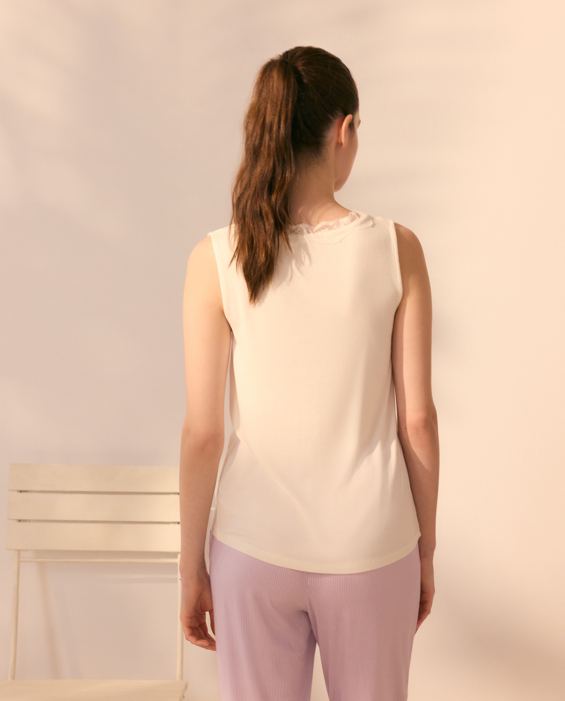 T-shirt Lisa com Decote com Renda Rice Paper-3