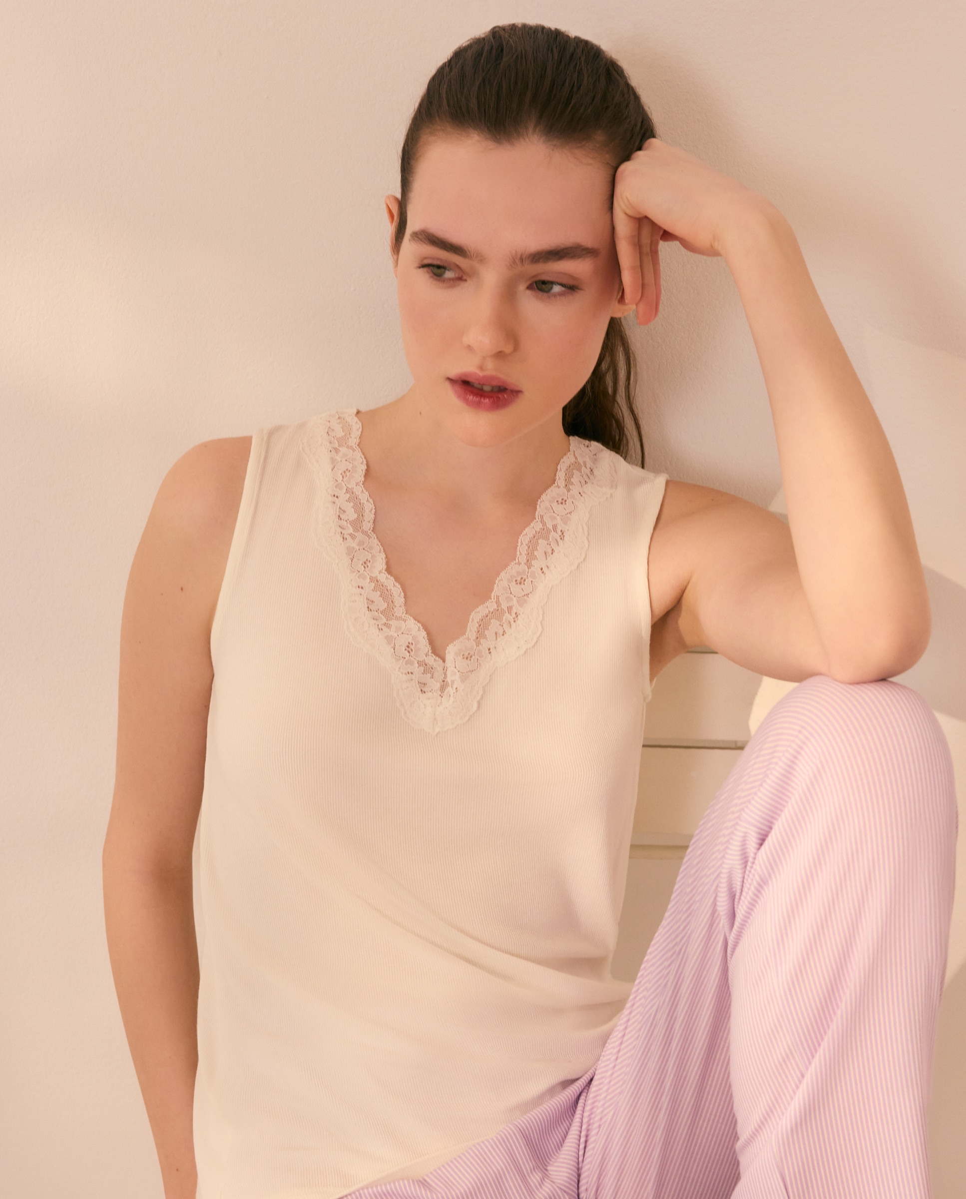 T-shirt Lisa com Decote com Renda Rice Paper-4