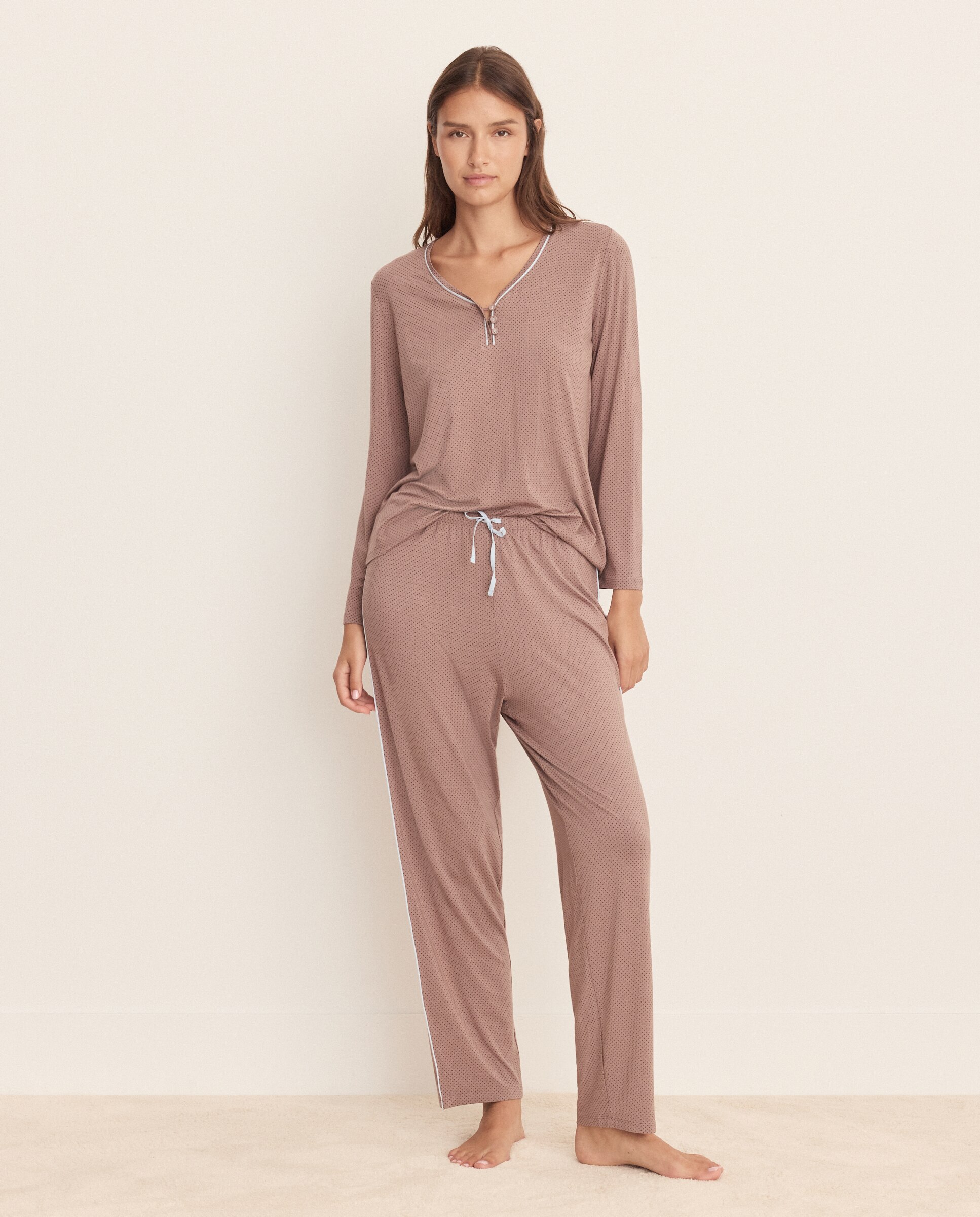 Camiseta de mujer de cuello pico - Énfasis - Marrón Marrón-2