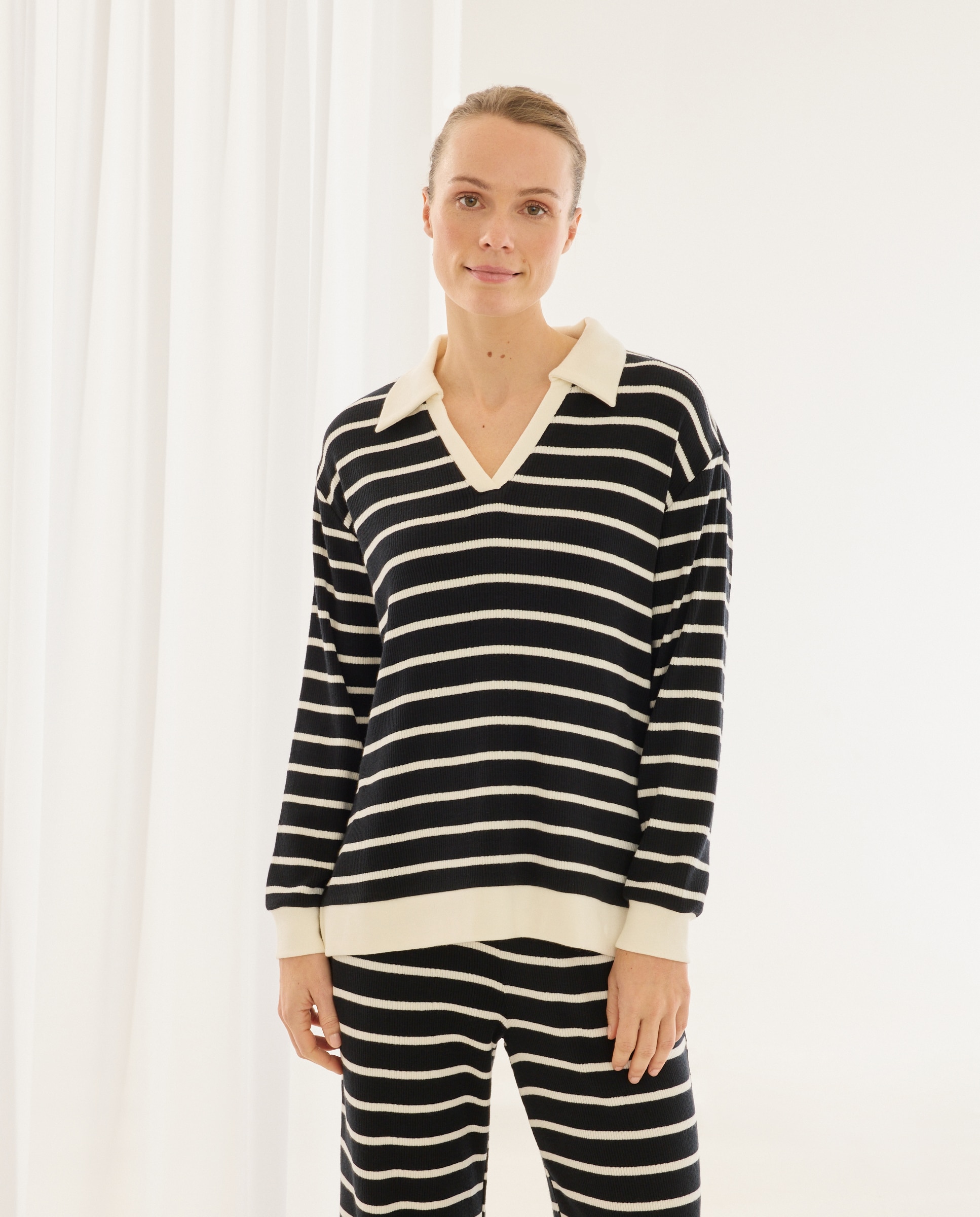 Camisola de Malha Tipo Polo às Riscas Preto-1