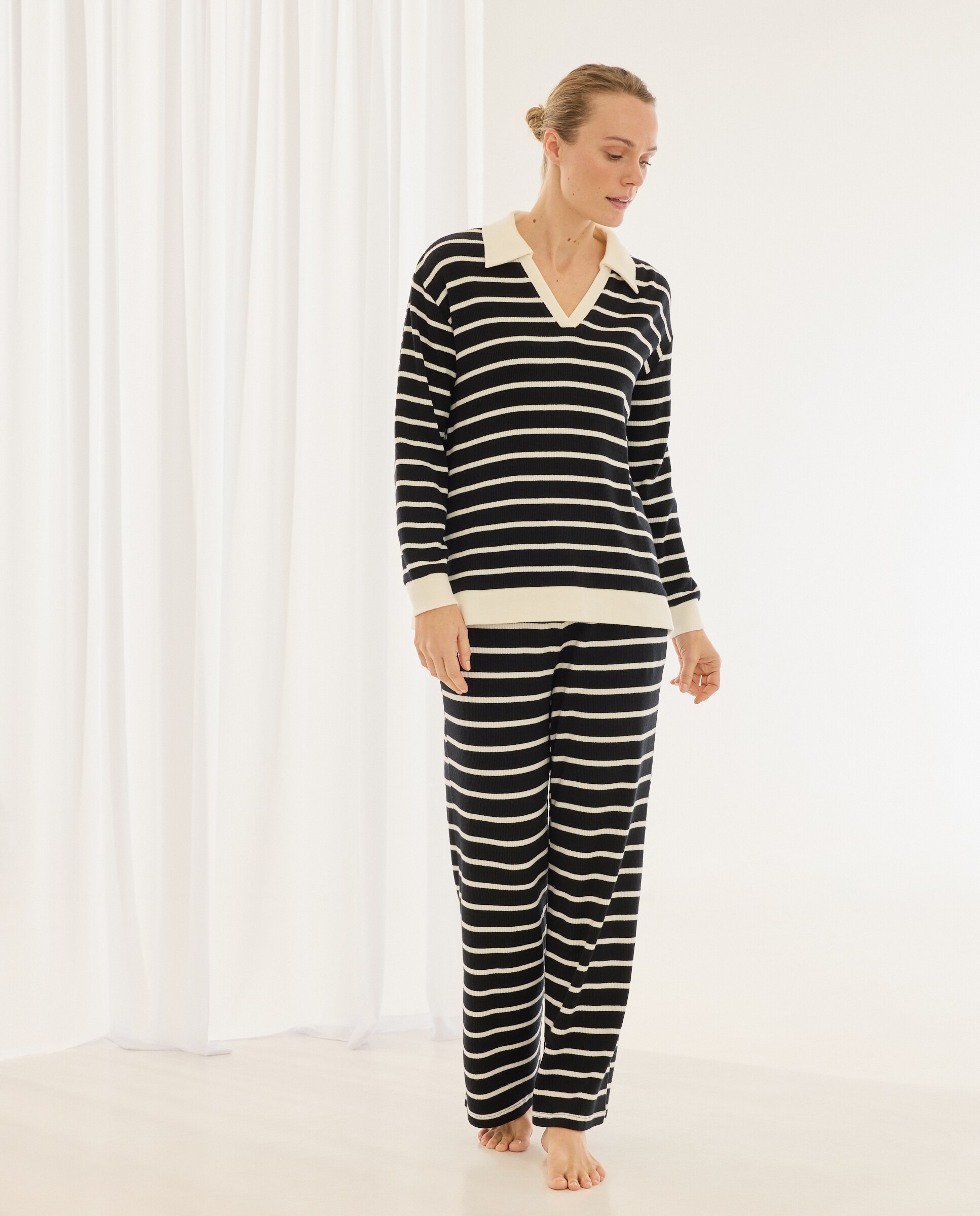 Camisola de Malha Tipo Polo às Riscas Preto-2