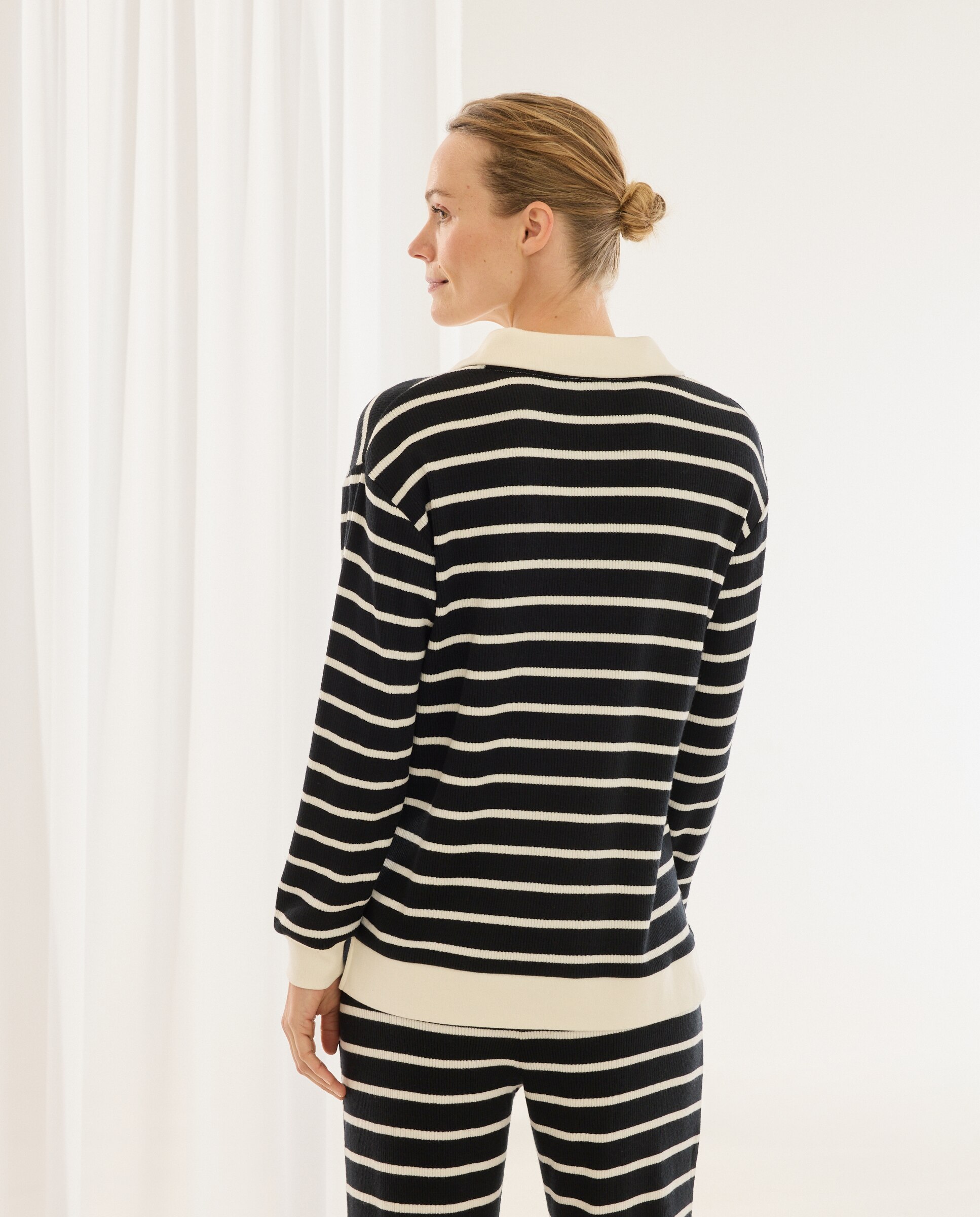 Camisola de Malha Tipo Polo às Riscas Preto-3