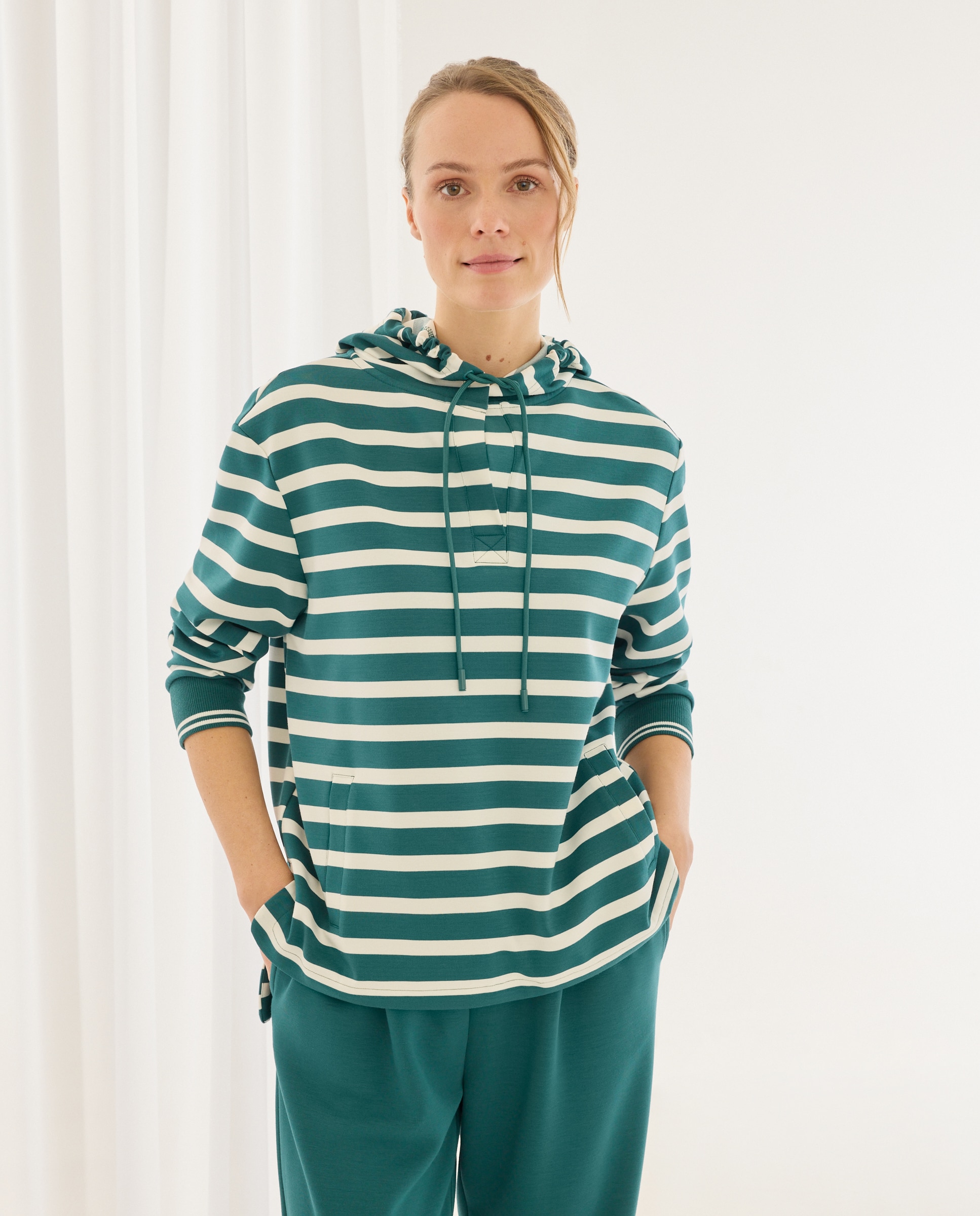 Imagem 0 de Sweatshirt às Riscas e com Capuz