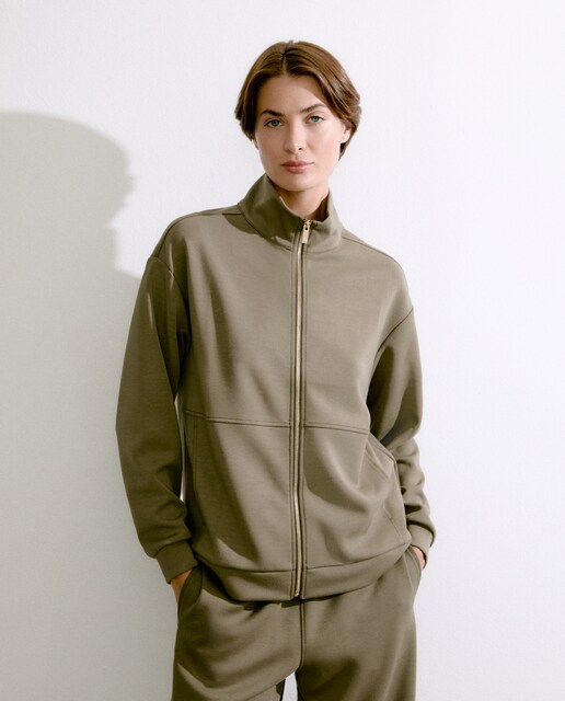 Imagen 0 de Chaqueta de mujer con cremallera y bolsillos