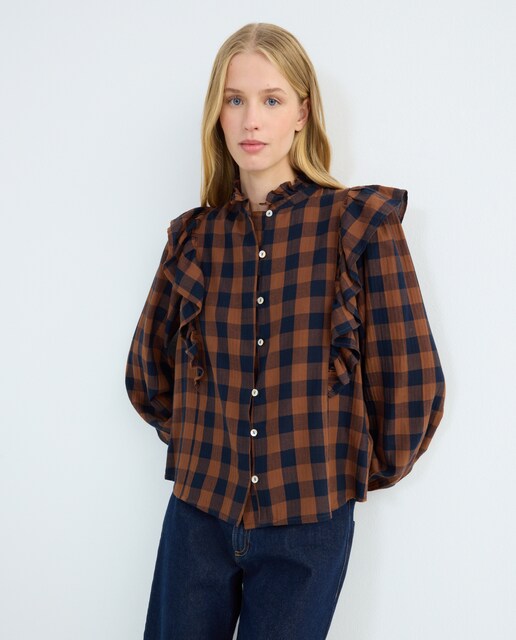 Imagen 0 de Blusa de mujer romántica con volante