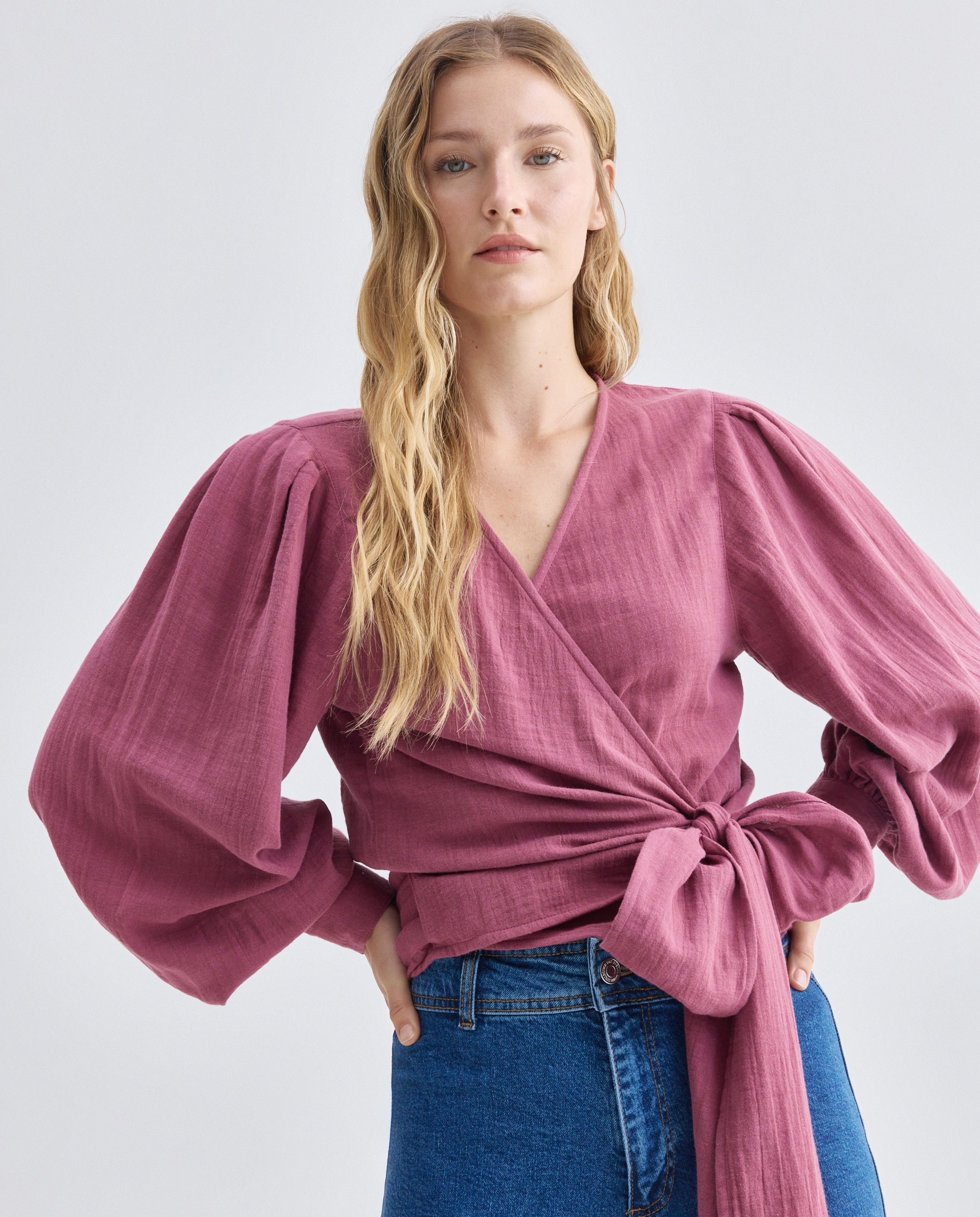 Imagen 0 de Blusa de mujer cruzada de rayas