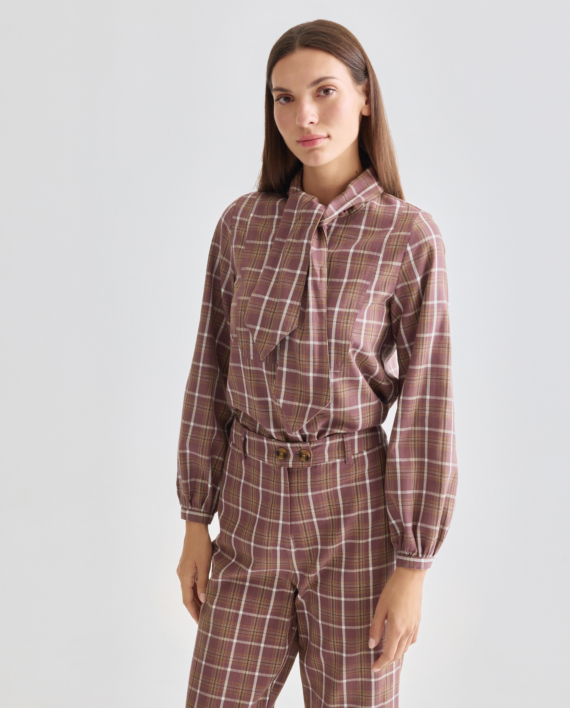 Imagen 0 de Blusa de mujer lazada cuadros total look