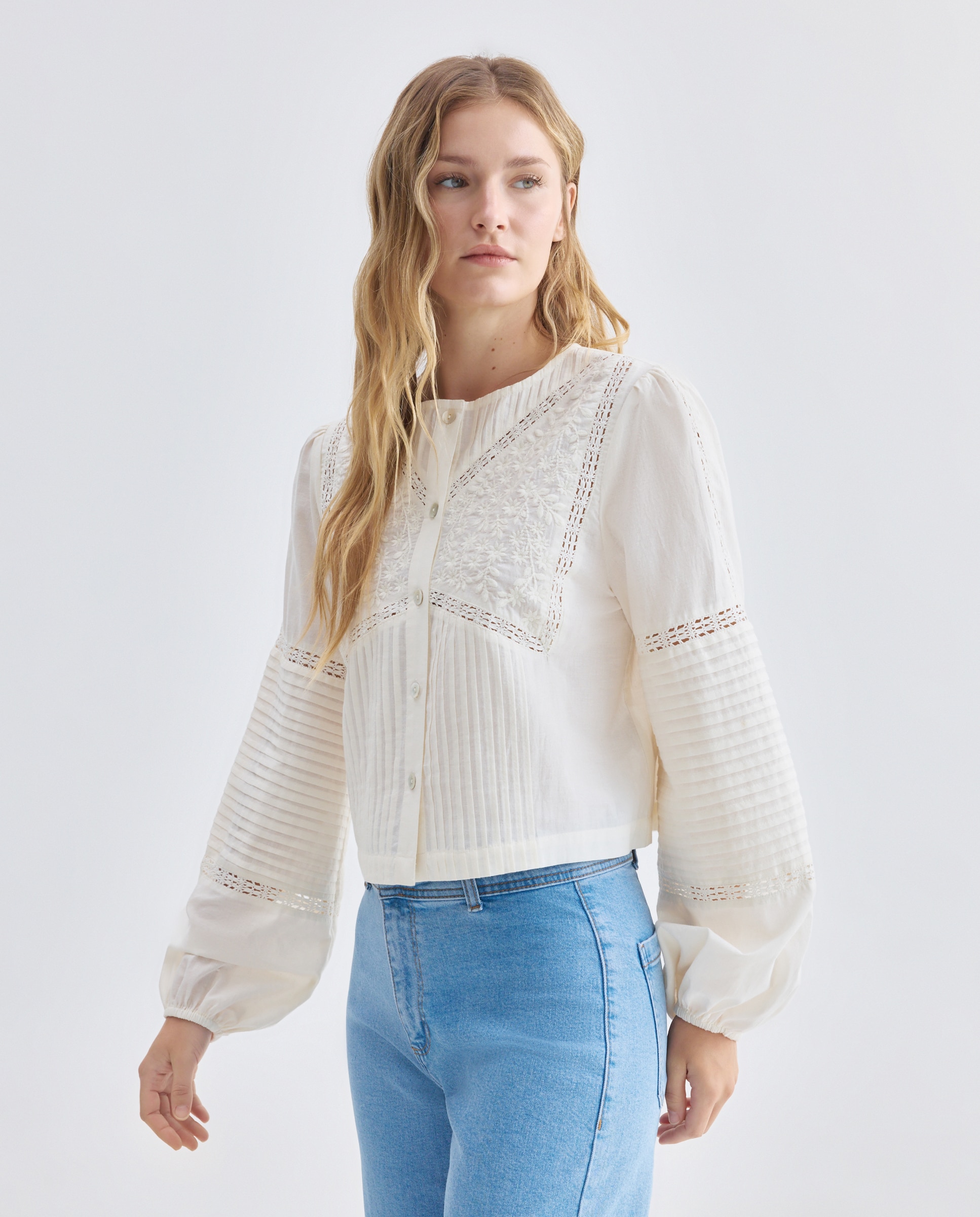 Imagen 0 de Blusa de mujer romántica bordados