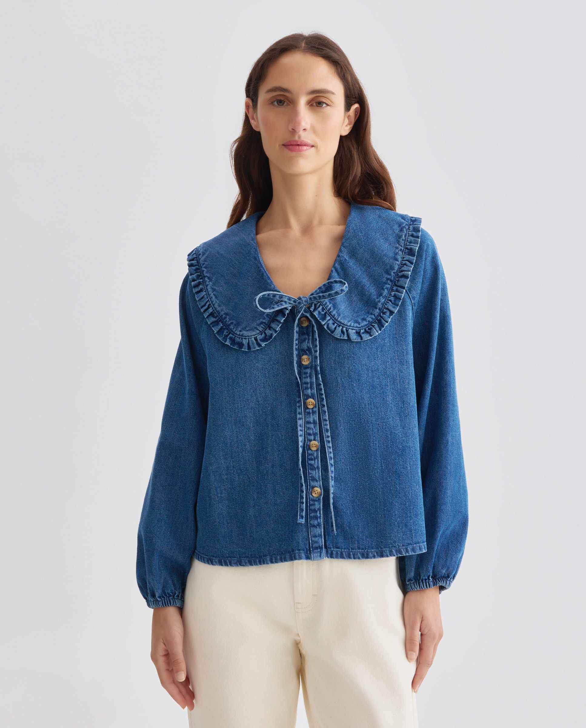Imagen 0 de Blusa de mujer denim con cuello bobo
