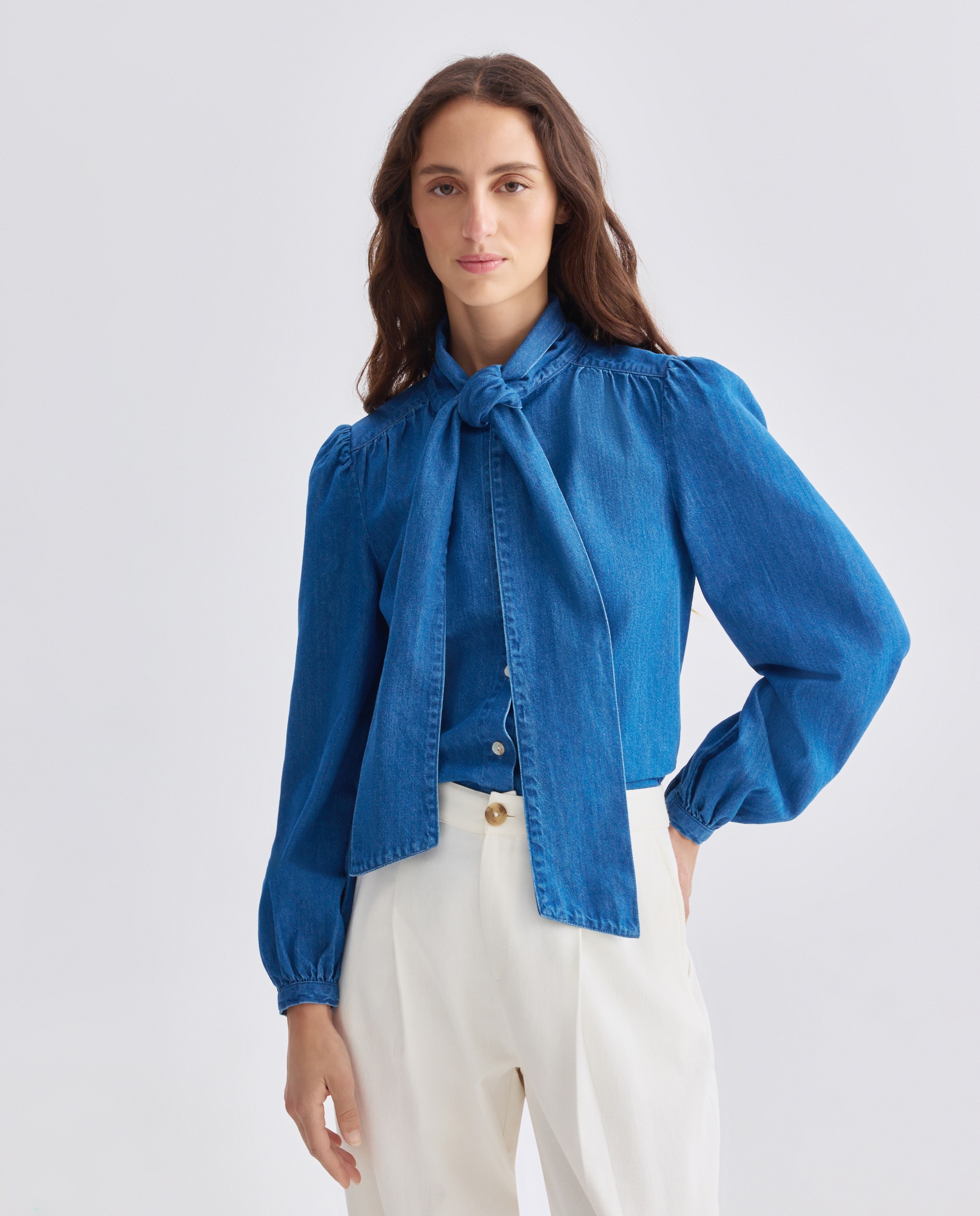 Imagen 0 de Blusa de mujer denim con lazada